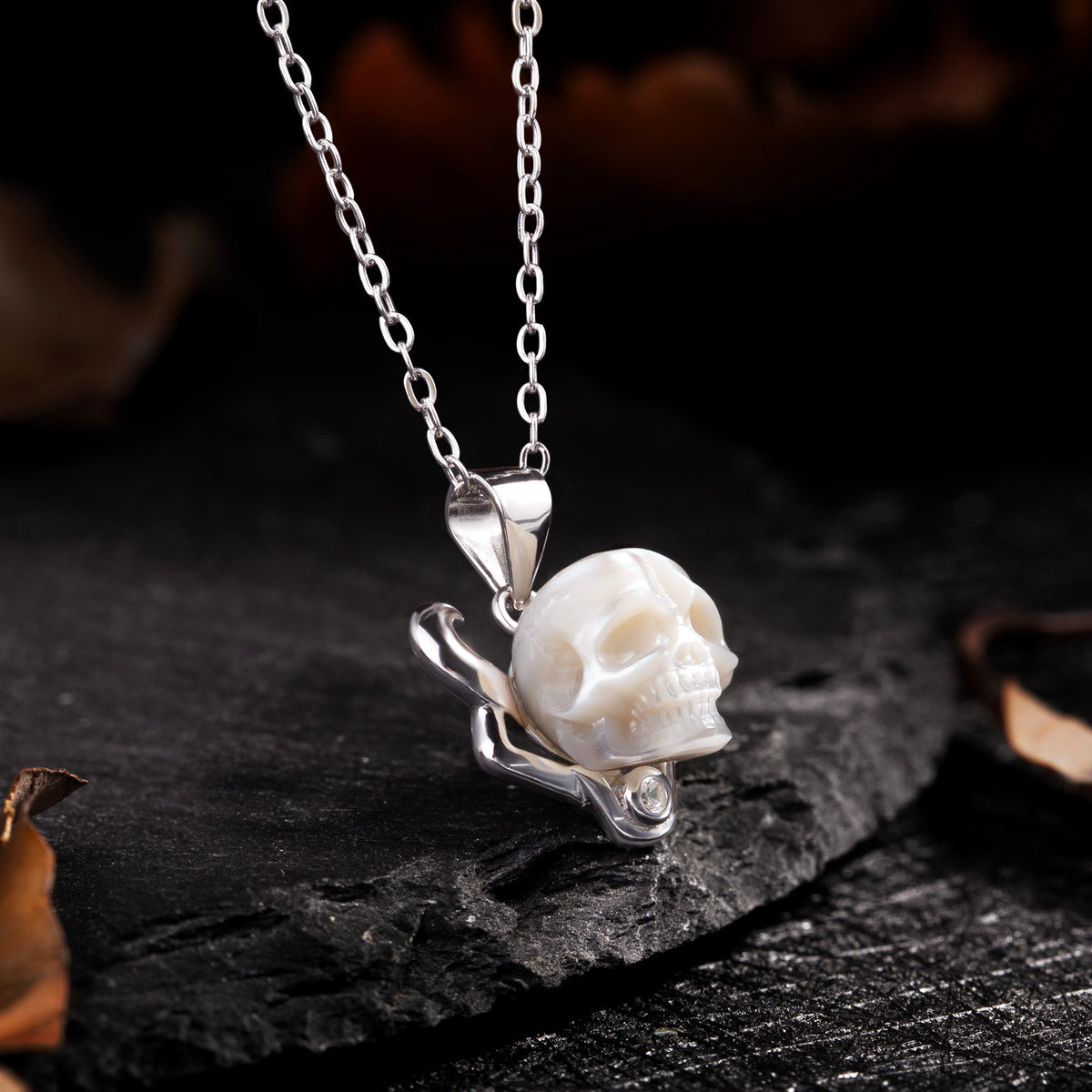 12 Signos del zodiaco Collar Taurus Pearl Skull