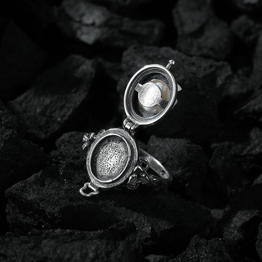 Belle Juri Pearl Skull Vintage Pillbox Ring