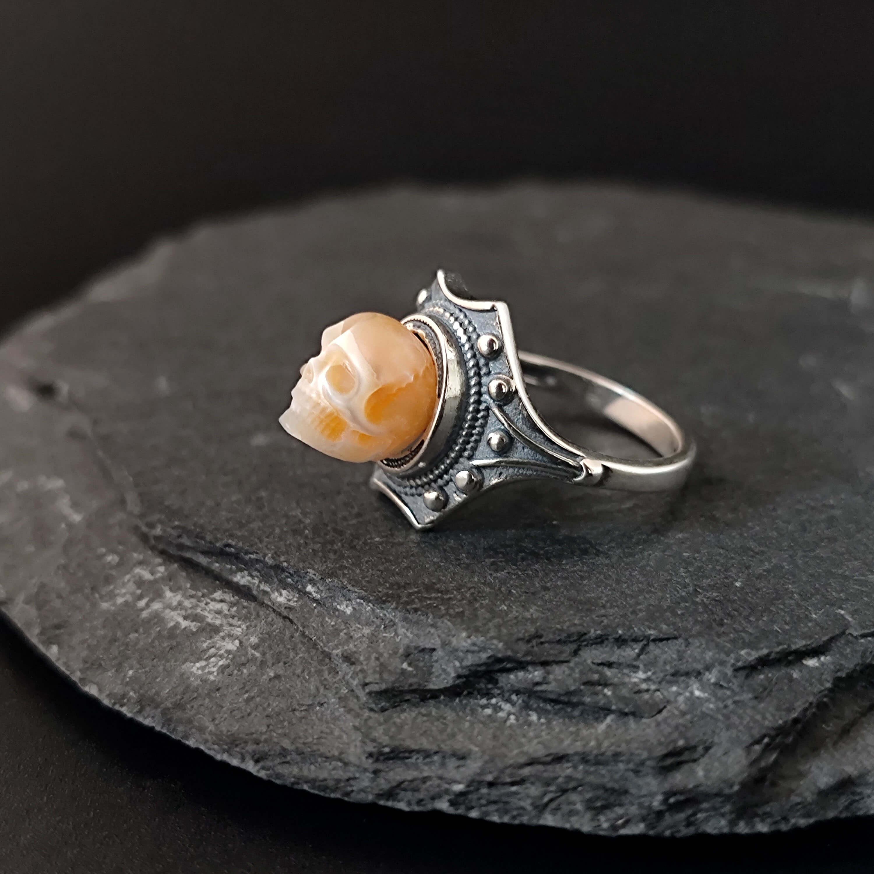 Belle Juri Pearl Skull Vintage The Royal Shield Ring