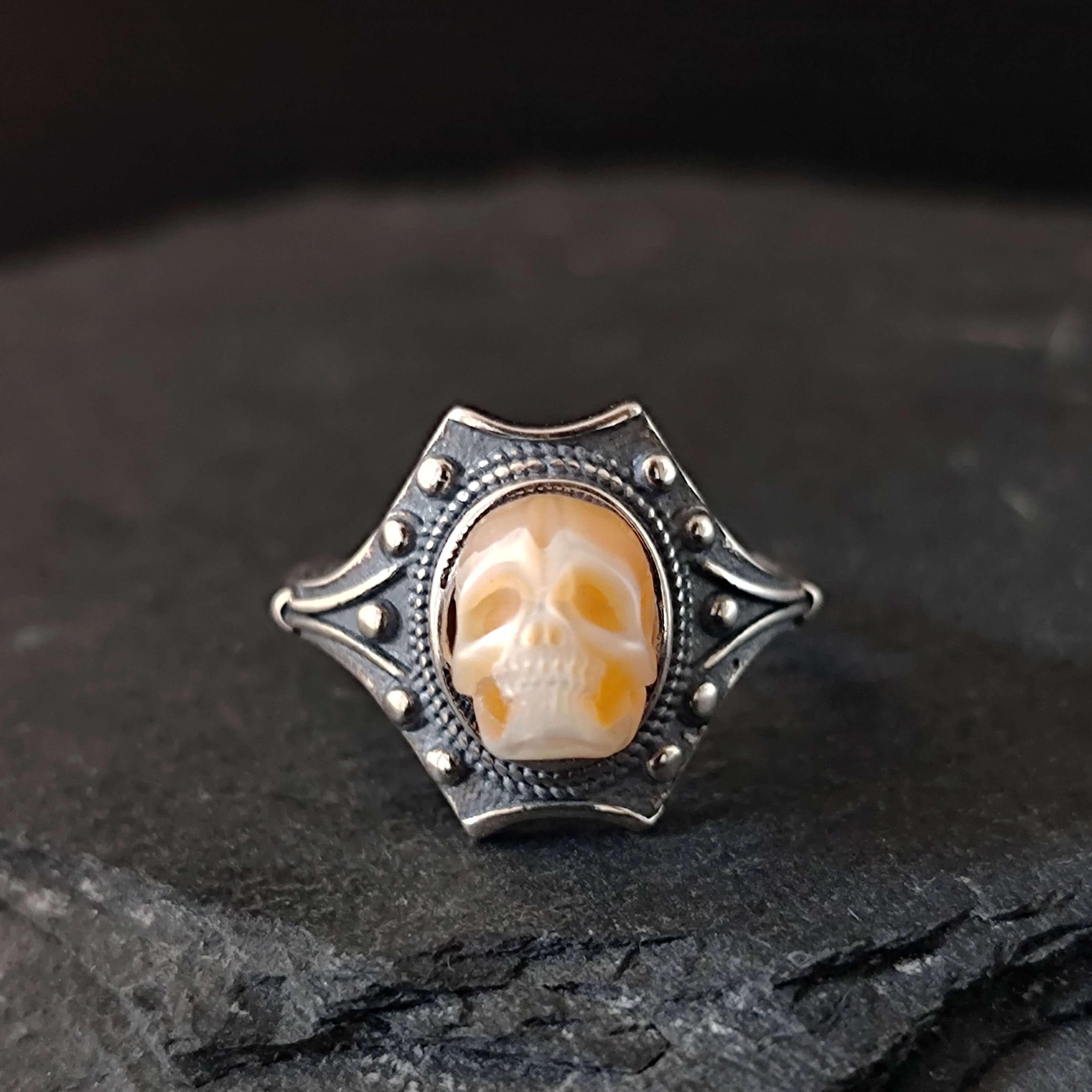 Belle Juri Pearl Skull Vintage The Royal Shield Ring