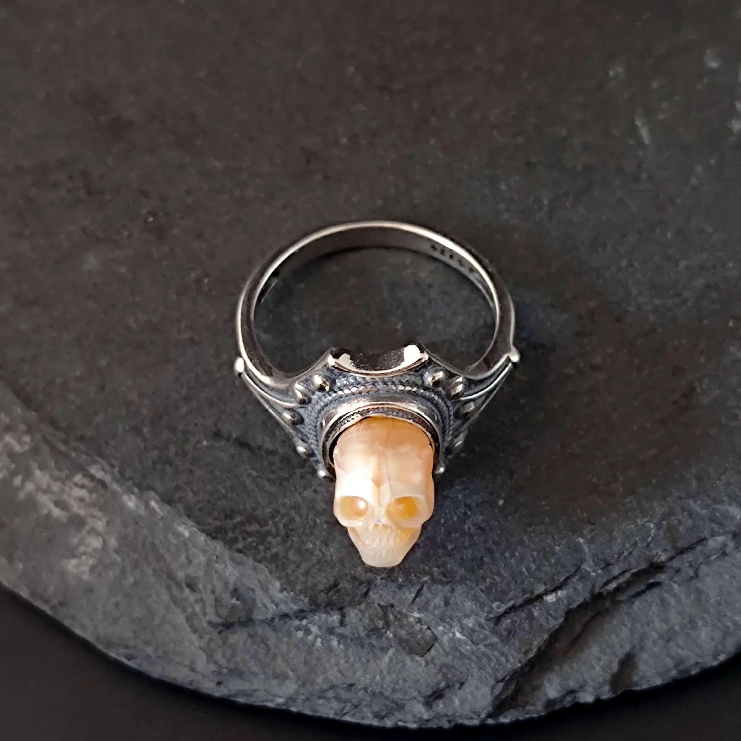 Belle Juri Pearl Skull Vintage The Royal Shield Ring