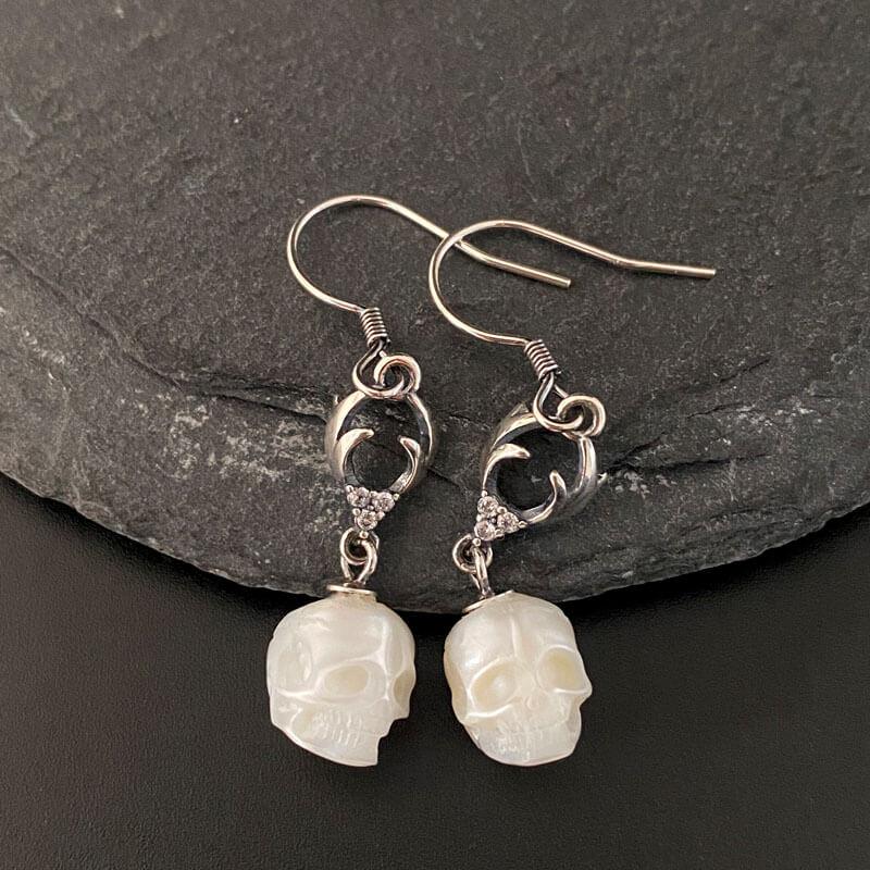 Belle Juri Simple Pearl Skull Reindeer Earrings