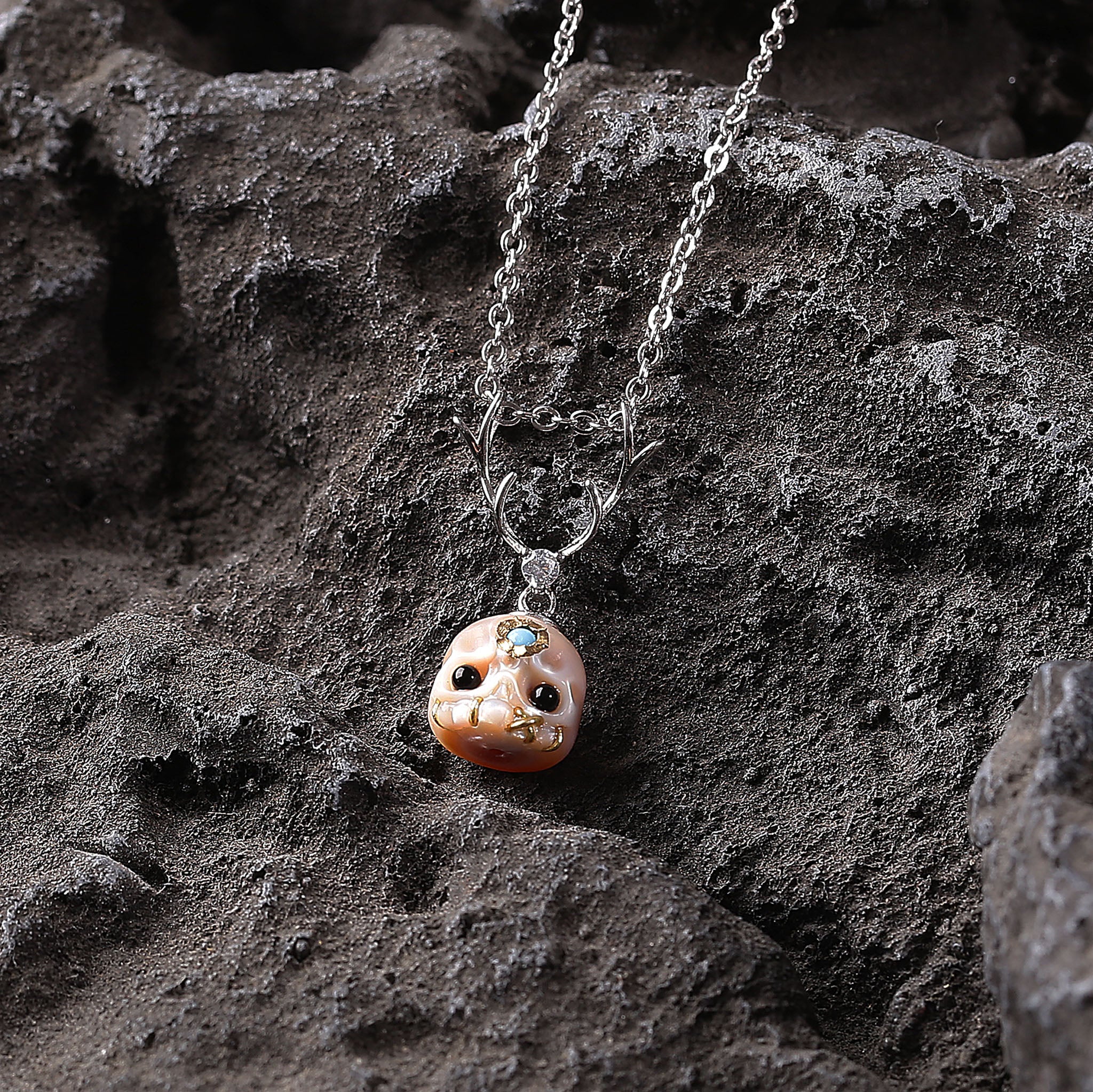 Sika Deer Antler Carved Pearl Skull Śmaśana Pendant Necklace