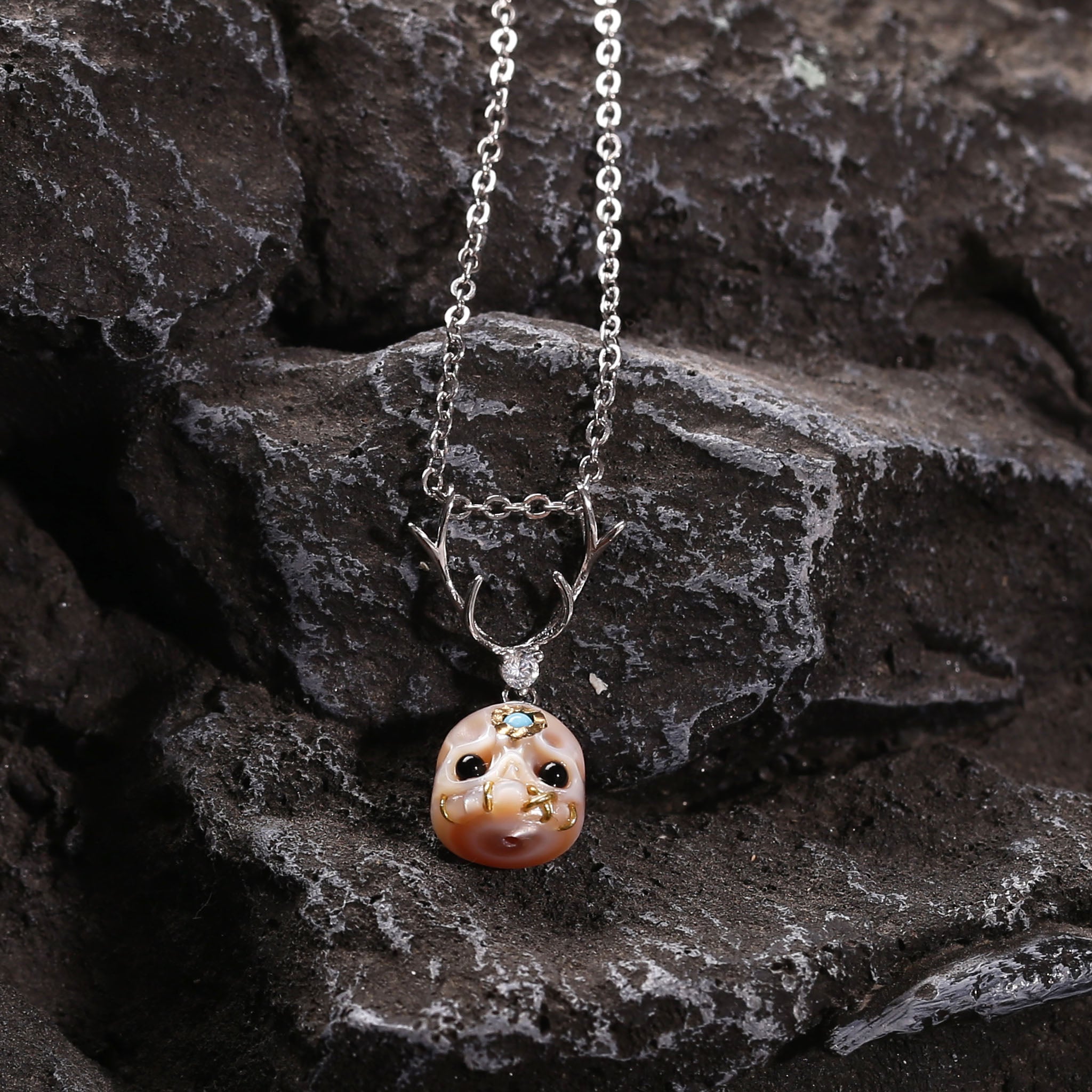 Sika Deer Antler Carved Pearl Skull Śmaśana Pendant Necklace