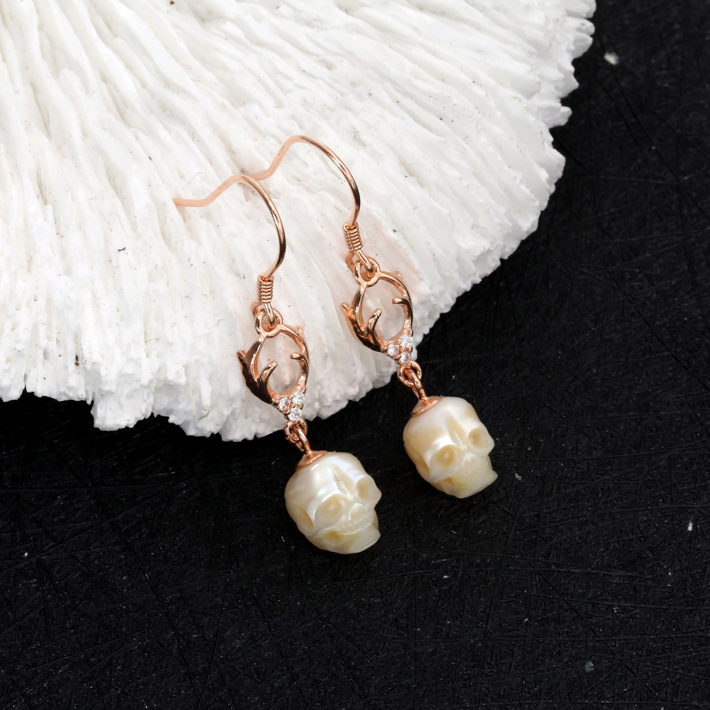 Simple Pearl Skull Reindeer CZ Drop Orecchini