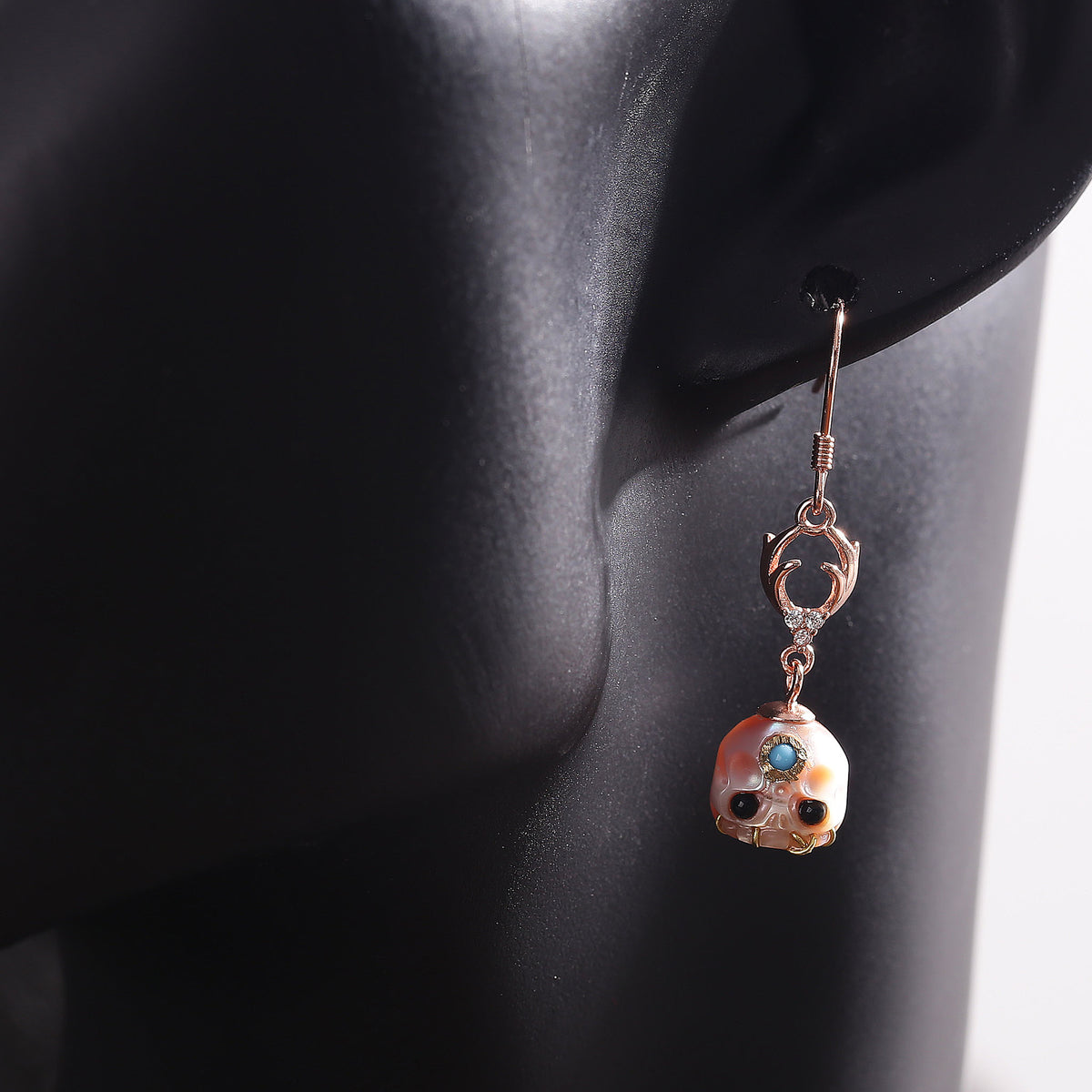 Boucles d'oreilles Classic Skull Pearl Drop Huggie