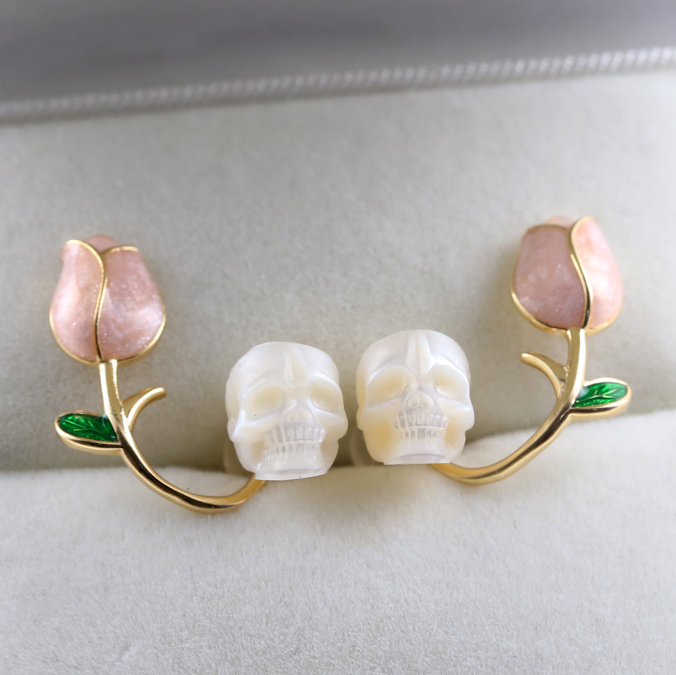 Tulip Pearl Skull Stud Earrings