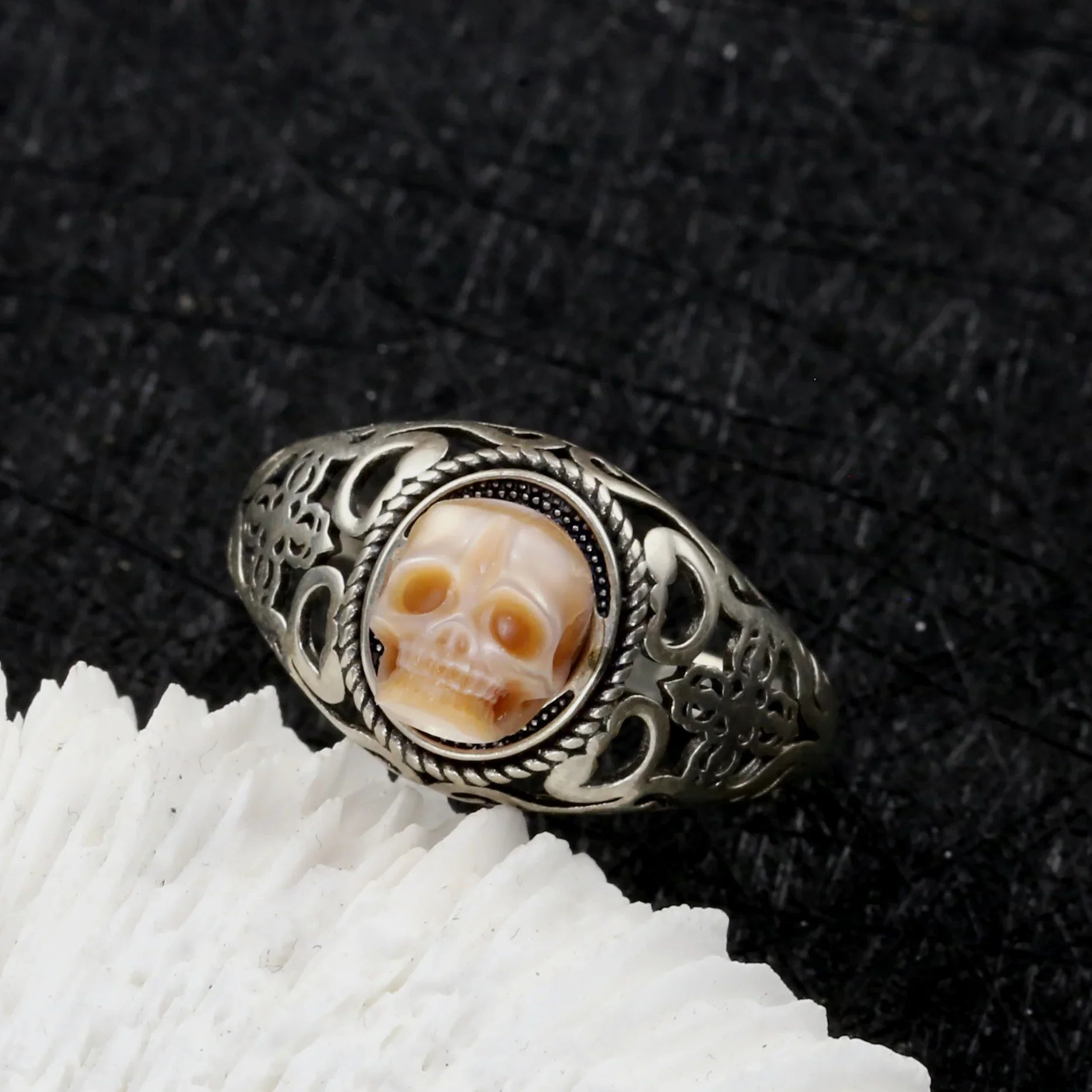 Vintage Pearl Skull Petal Openwork Hollow Carved Ring