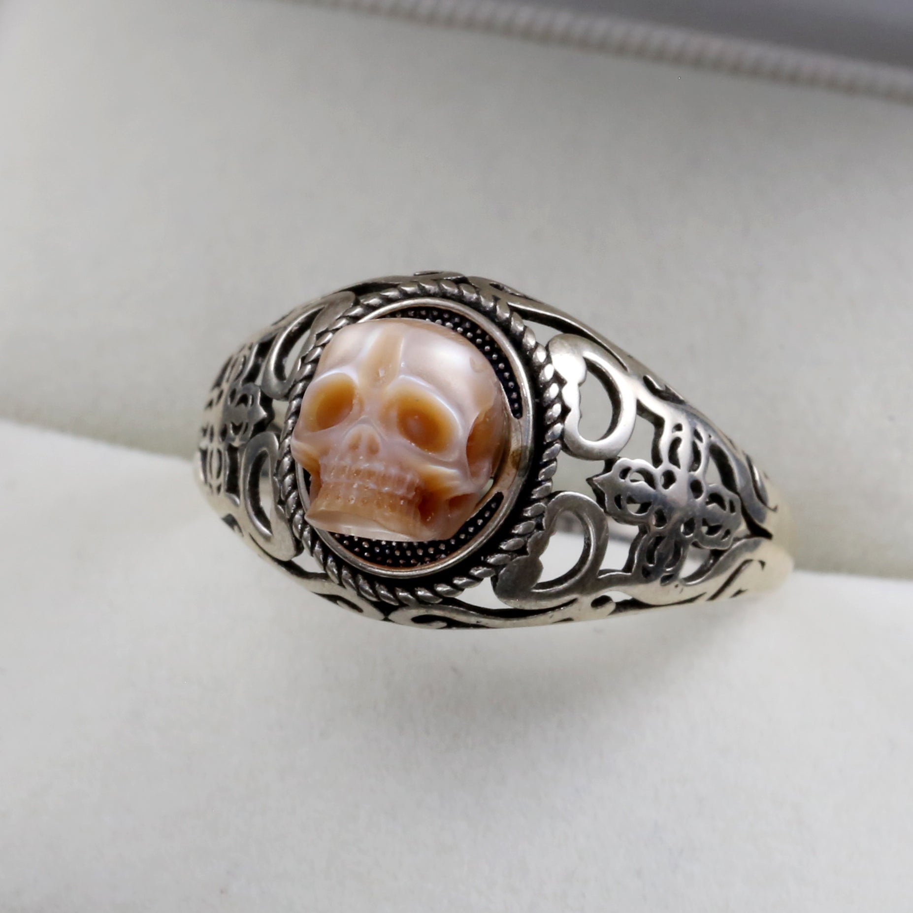 Vintage Pearl Skull Petal Openwork Hollow Carved Ring