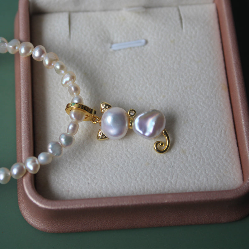 Collana perla barocca di gatto capriccioso