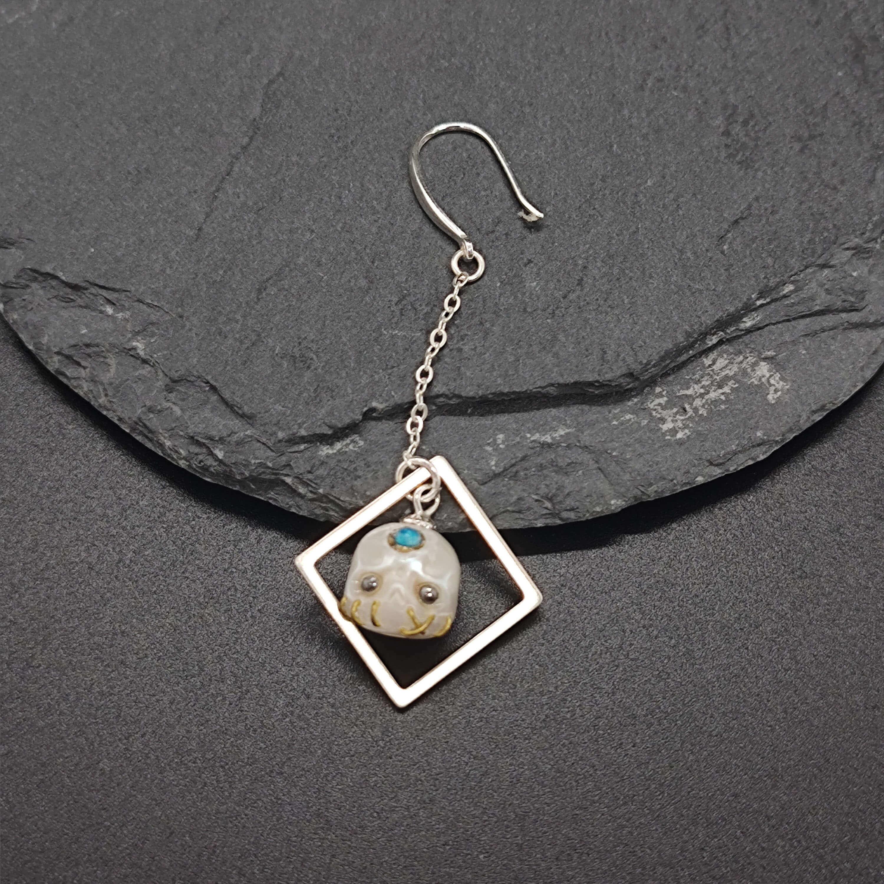 Belle Juri Golden & Black Eyes Śmaśana Rhombic Drop Earrings