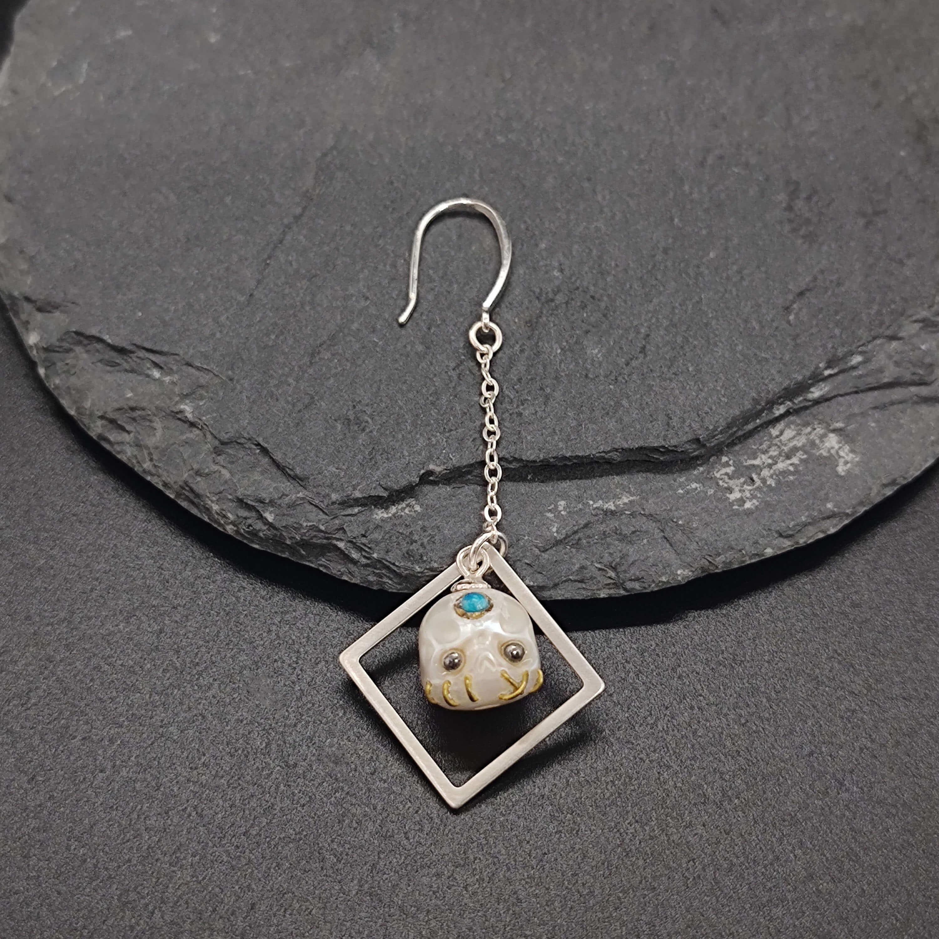 Belle Juri Golden & Black Eyes Śmaśana Rhombic Drop Earrings