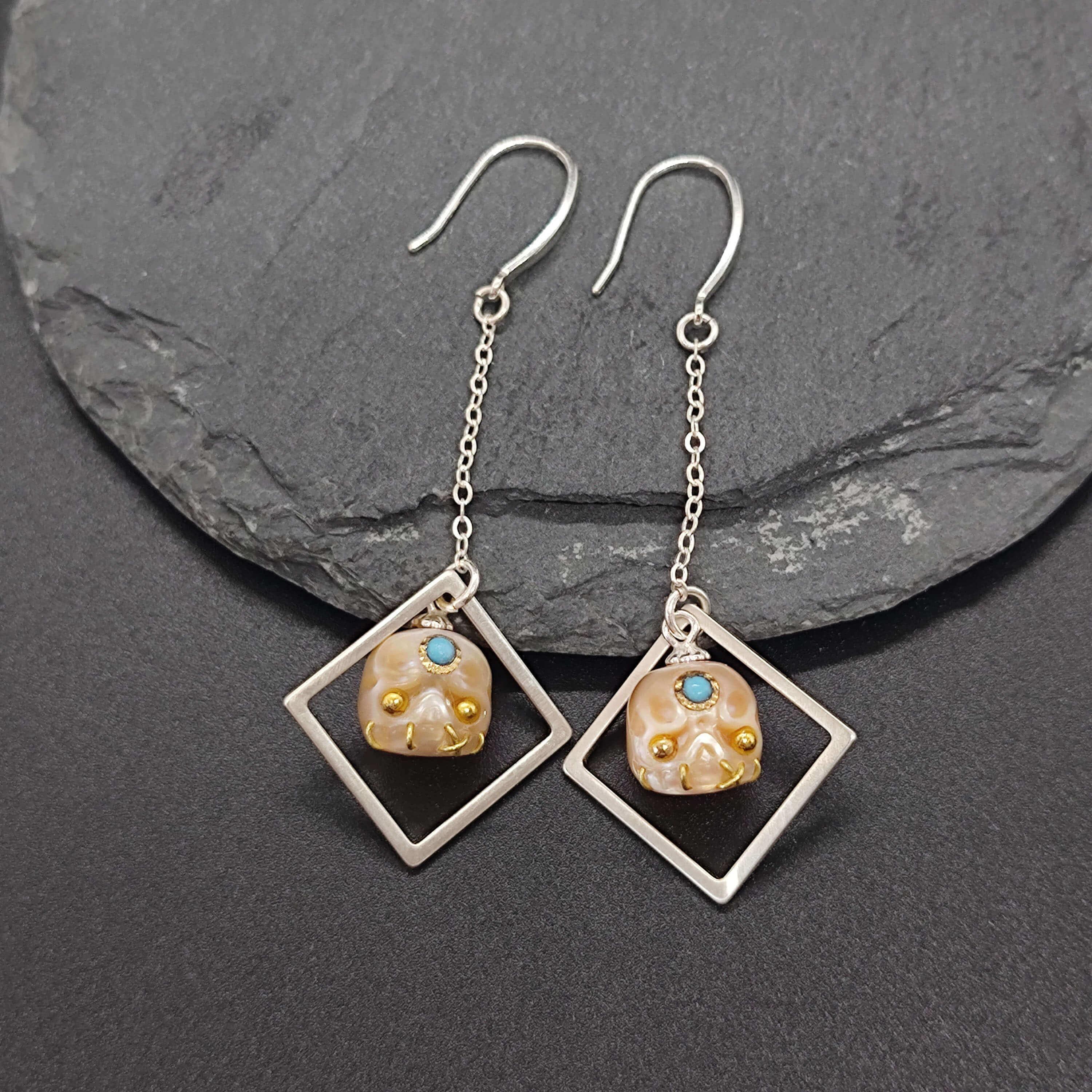 Belle Juri Golden & Black Eyes Śmaśana Rhombic Drop Earrings