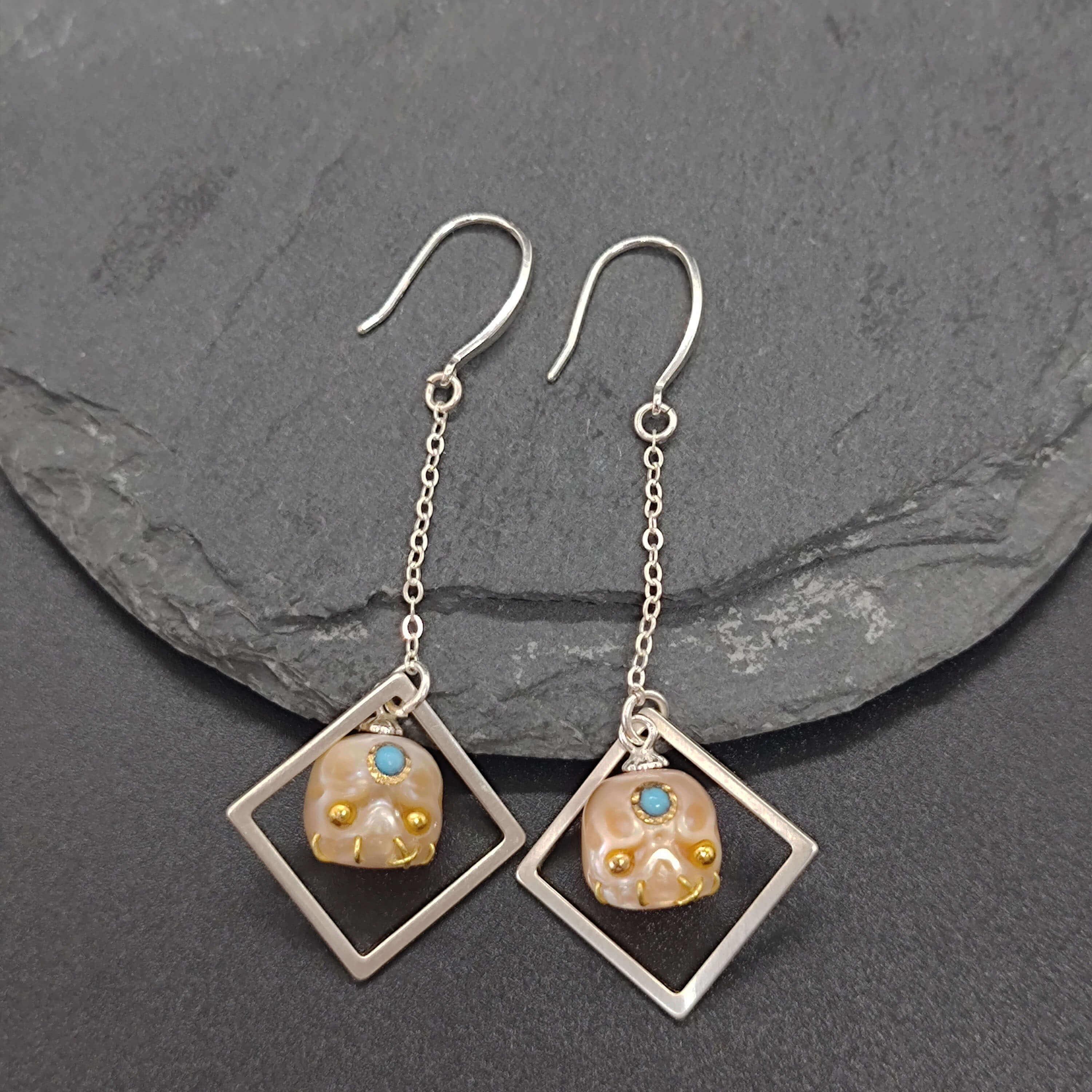 Belle Juri Golden & Black Eyes Śmaśana Rhombic Drop Earrings
