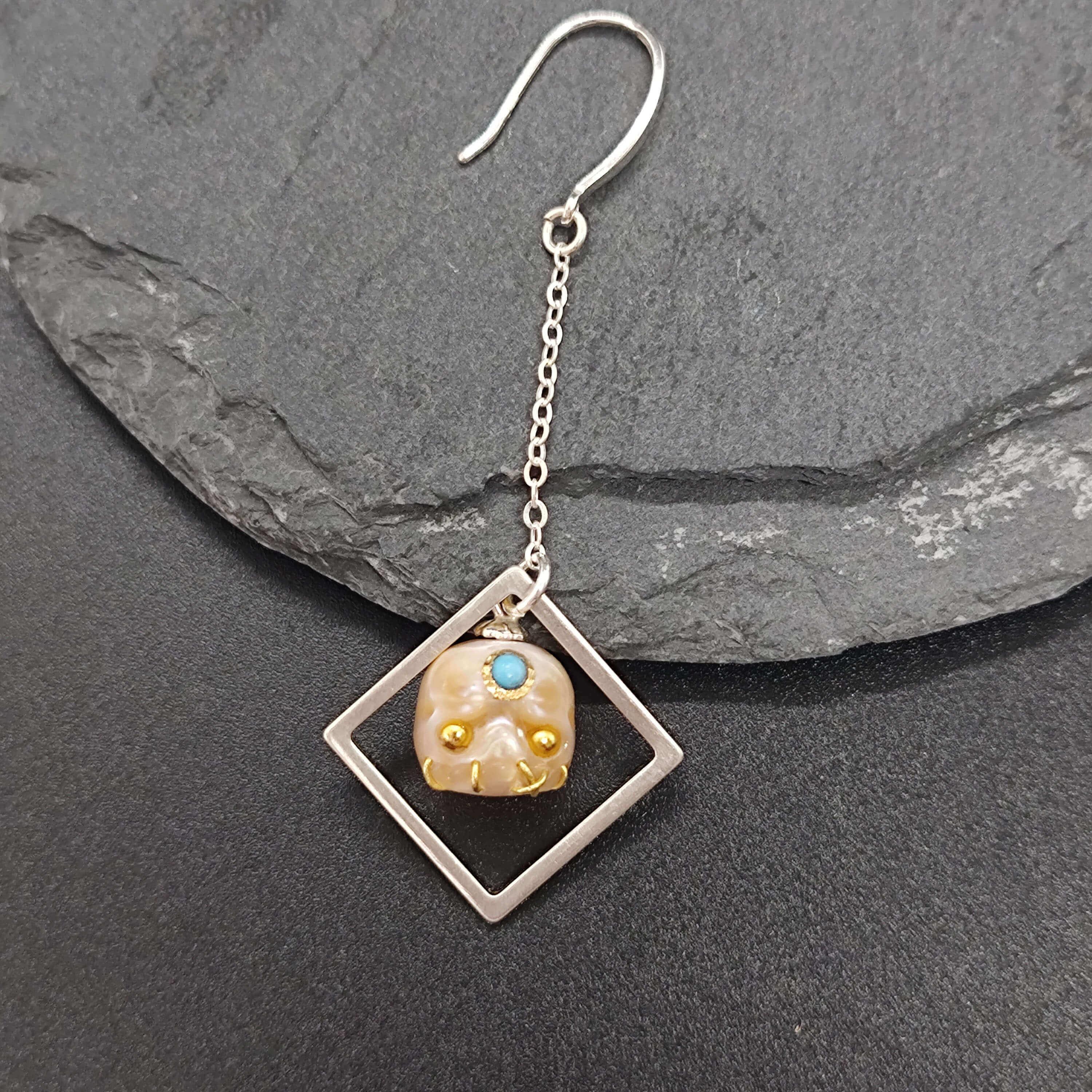 Belle Juri Golden & Black Eyes Śmaśana Rhombic Drop Earrings