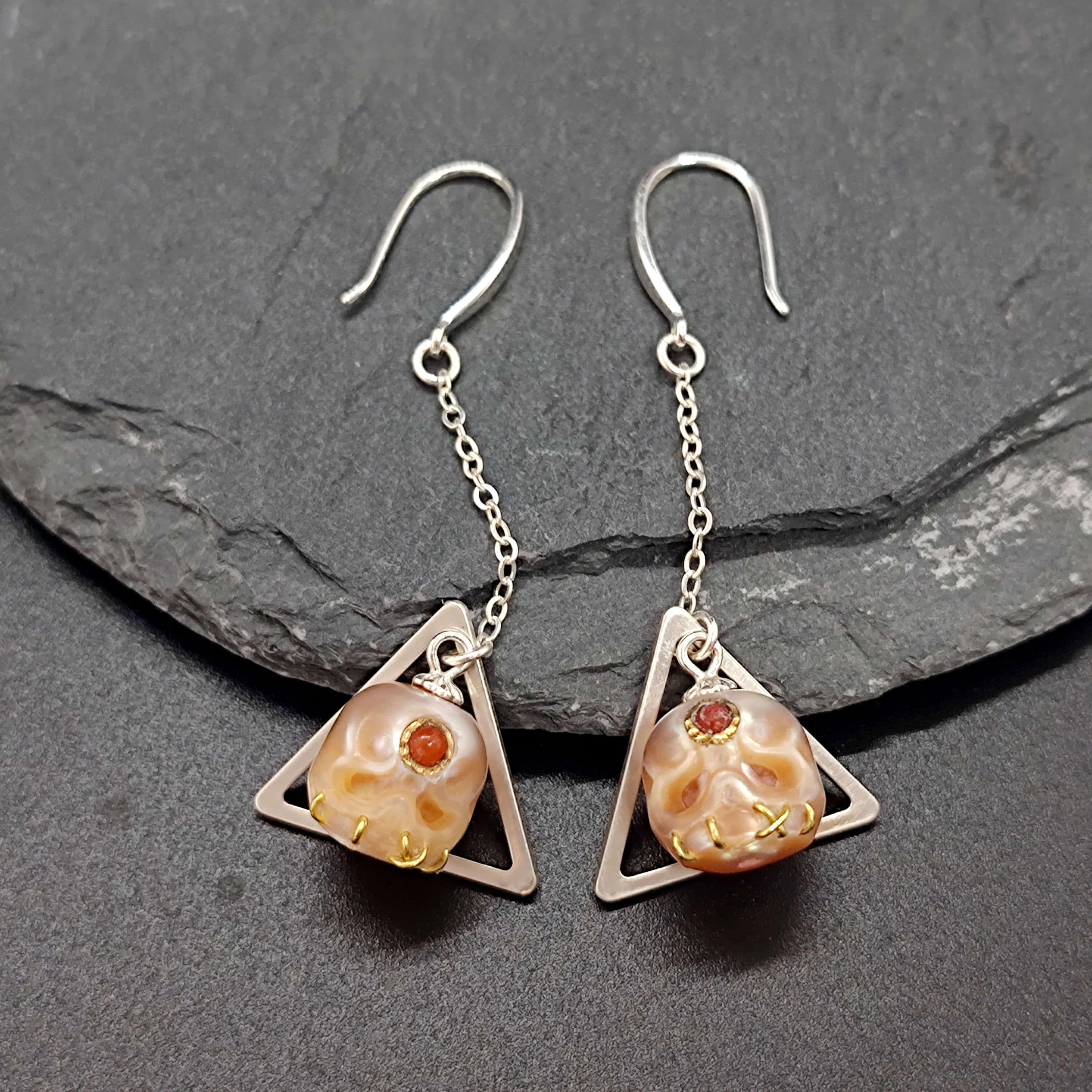 Belle Juri Śmaśana Skull Triangle Drop Earrings