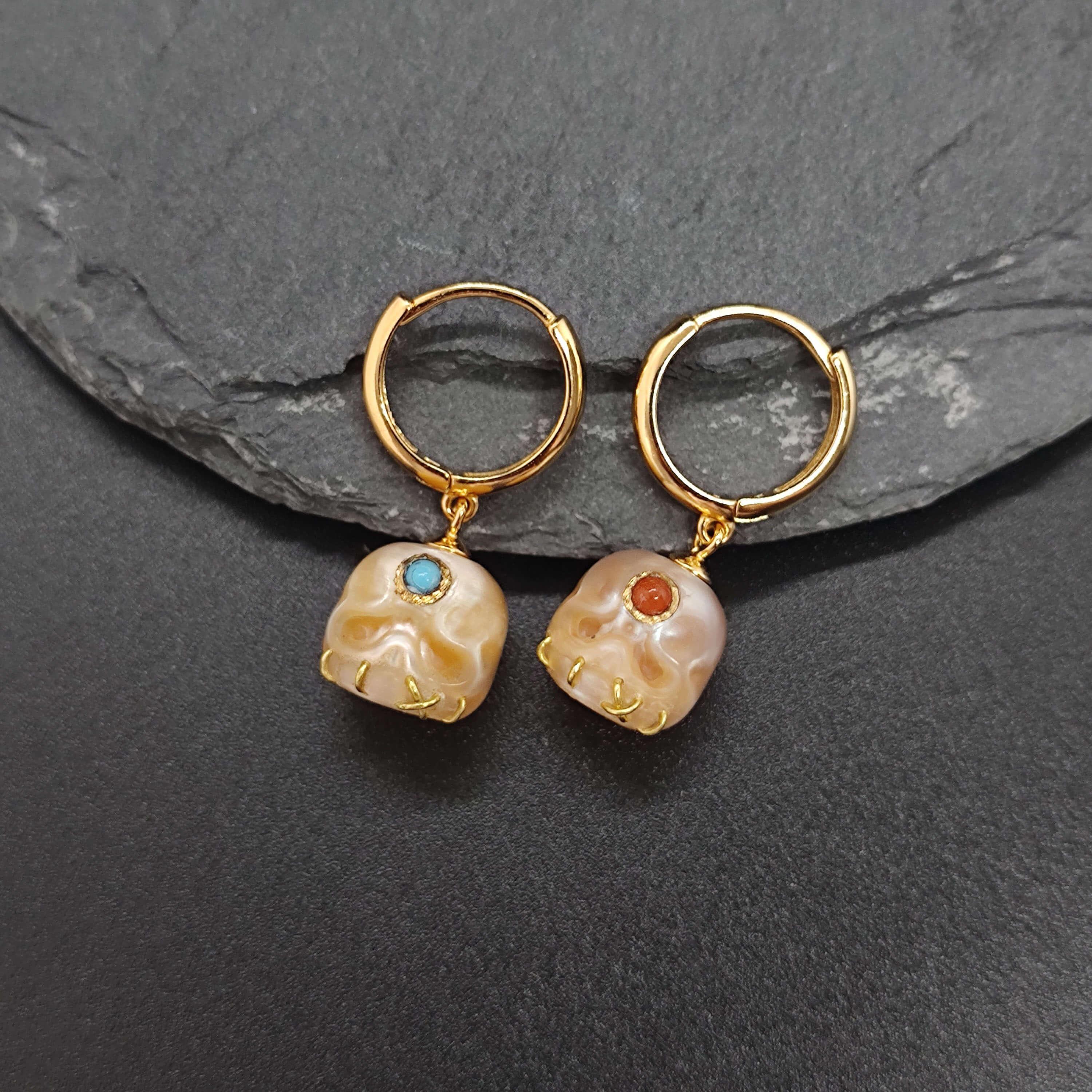 Belle Juri Śmaśana Skull Hoop Earrings