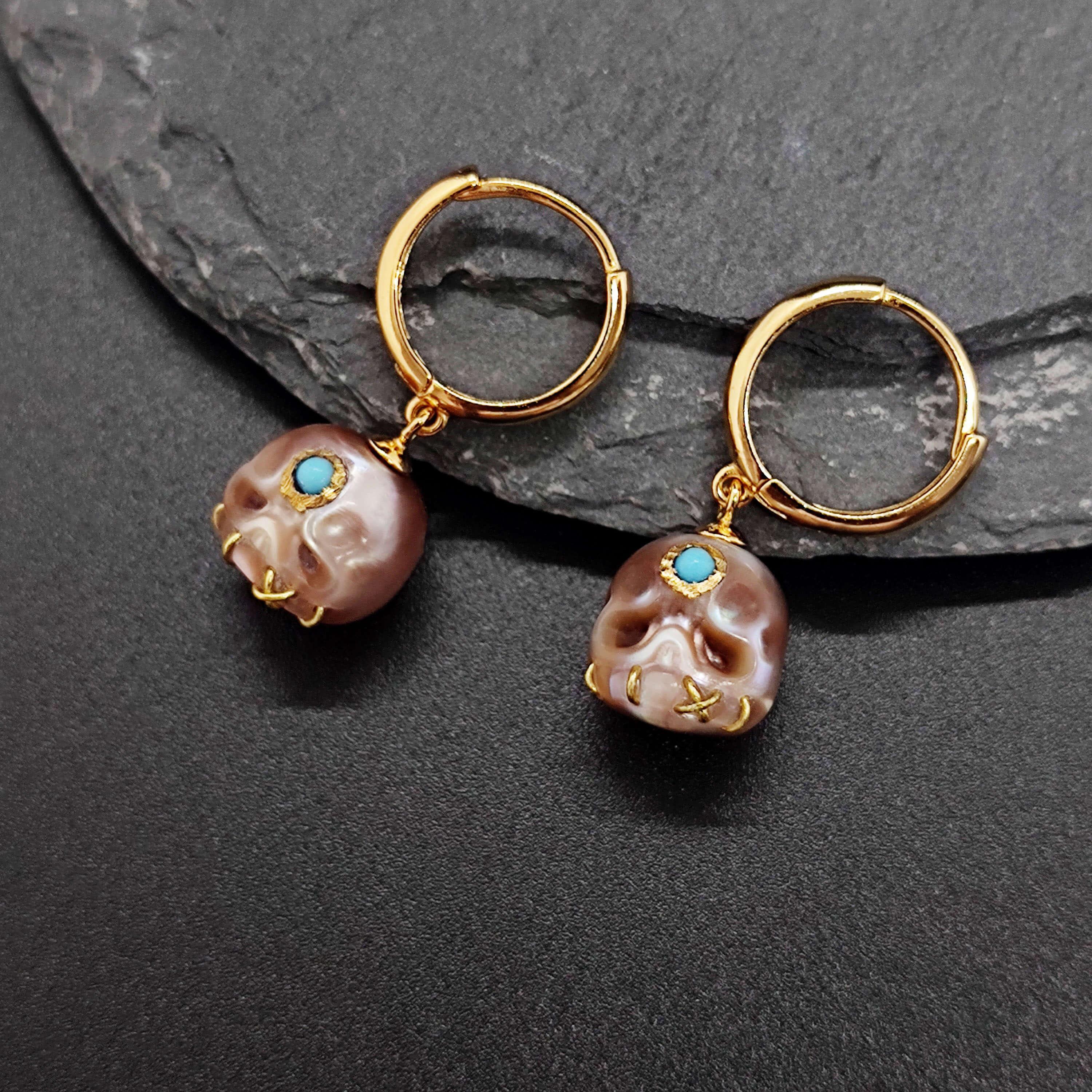 Belle Juri Śmaśana Skull Hoop Earrings