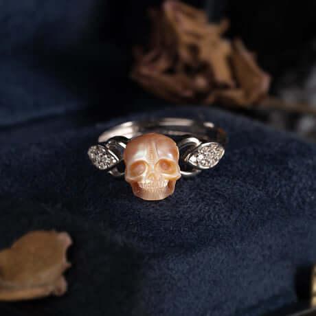 Belle Juri Simple Pearl Skull Leaf-Shape Ring