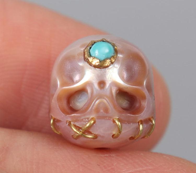 Belle Juri Natural Pearl Śmaśana Skull Bead