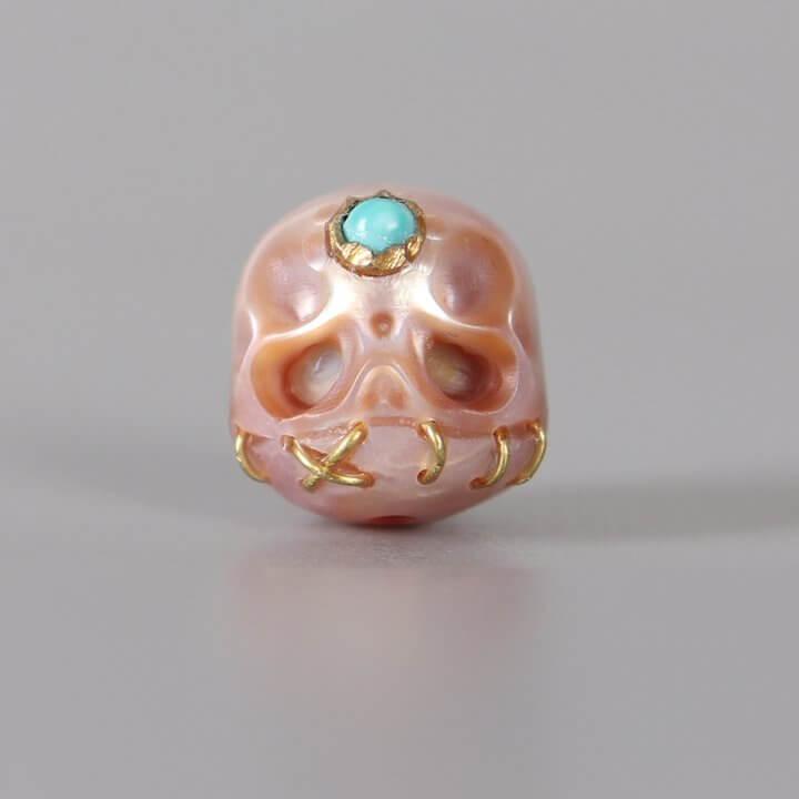 Belle Juri Natural Pearl Śmaśana Skull Bead