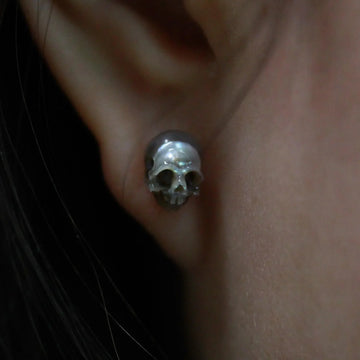 Belle Juri Minimalist Pearl Skull Earrings