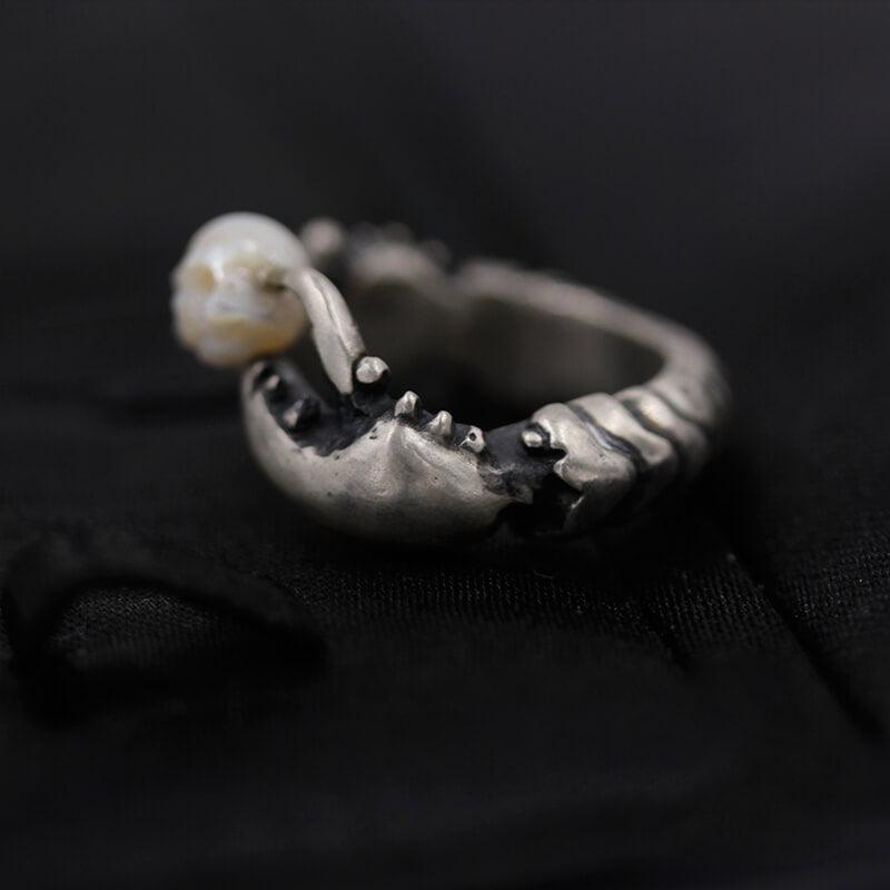 Belle Juri Pearl Skull Crab Pincer Ring