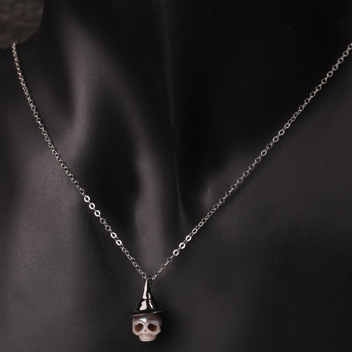 Gothic Cranium Pearl Witch Hat Necklace-Gray