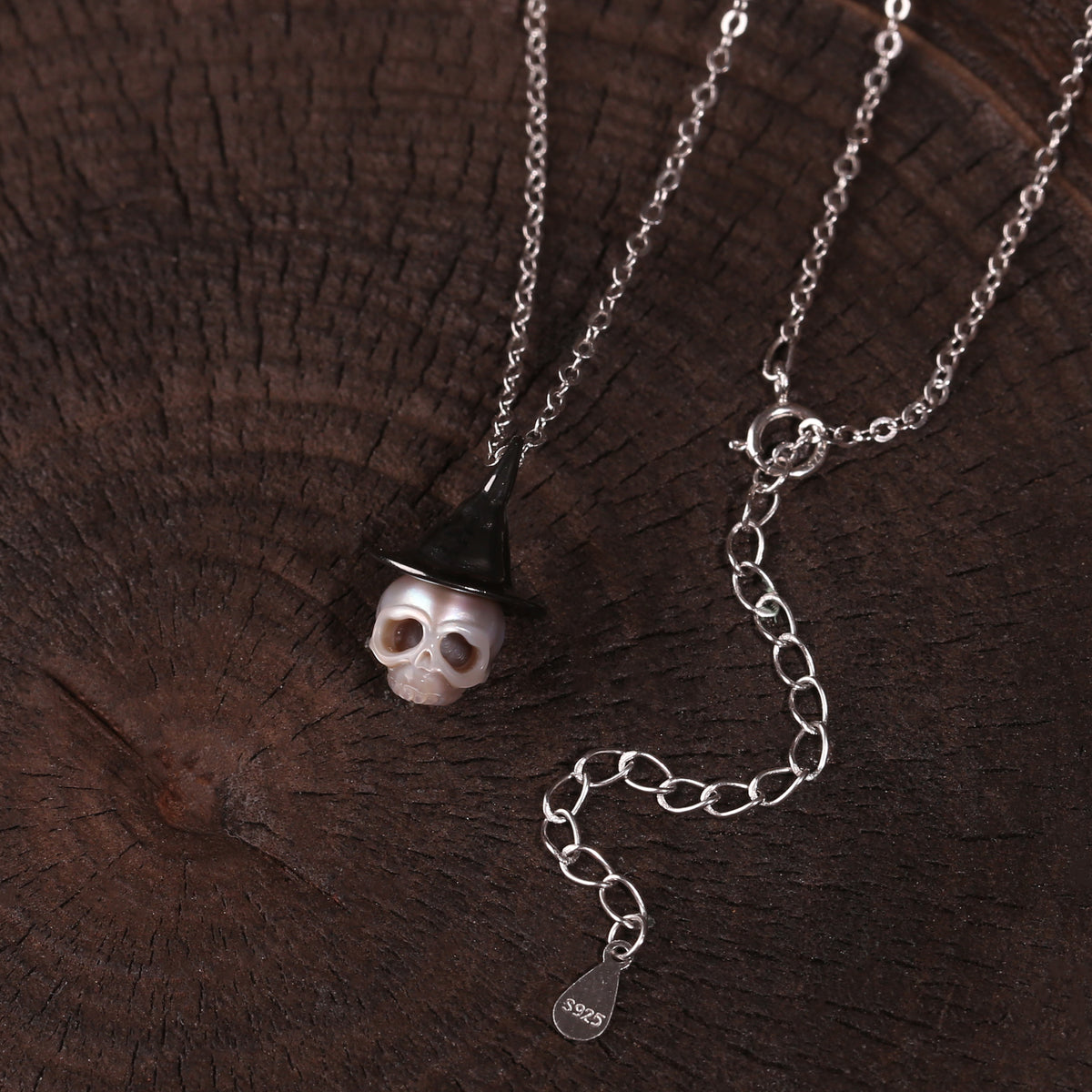 Gothic Cranium Pearl Witch Hat Necklace-Gray