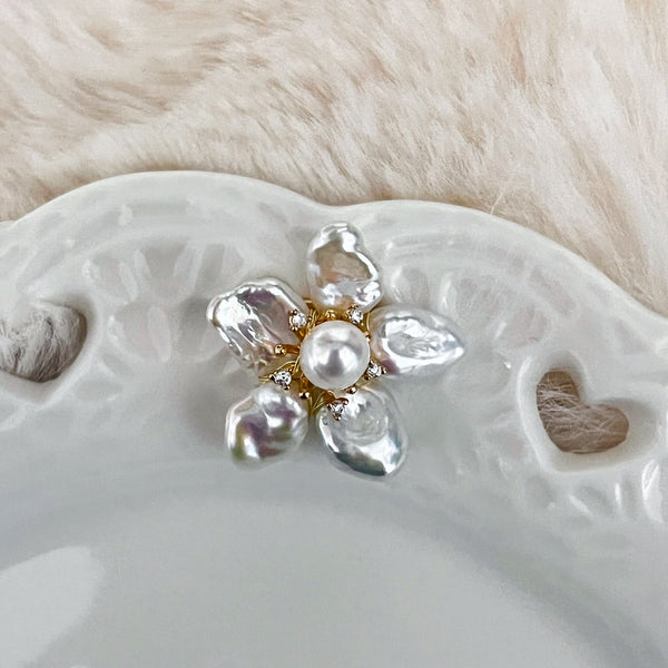 AuroraFlowerBaroquePearlBrooch