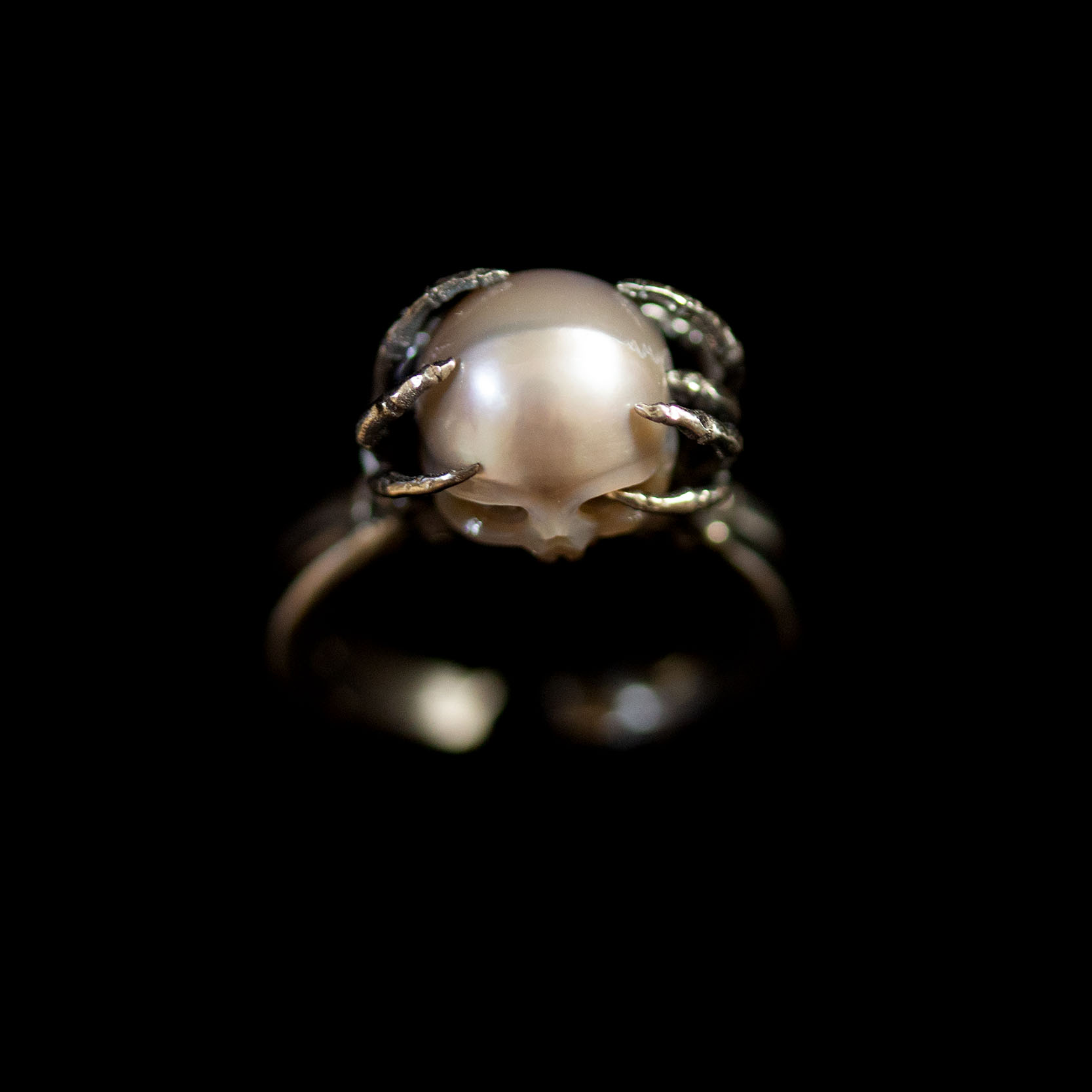 Be A Thinker Grey Pearl Cranium Ring