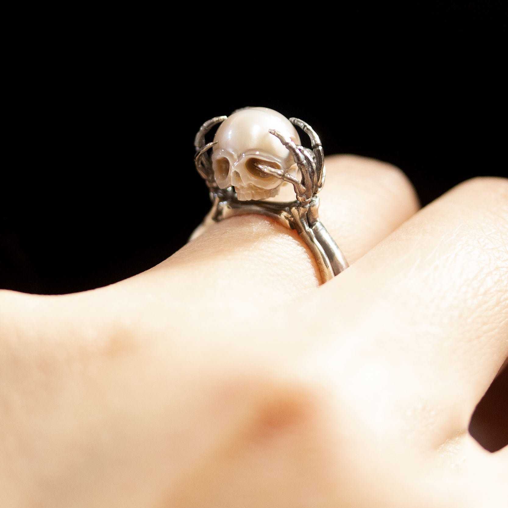 Be A Thinker Grey Pearl Cranium Ring