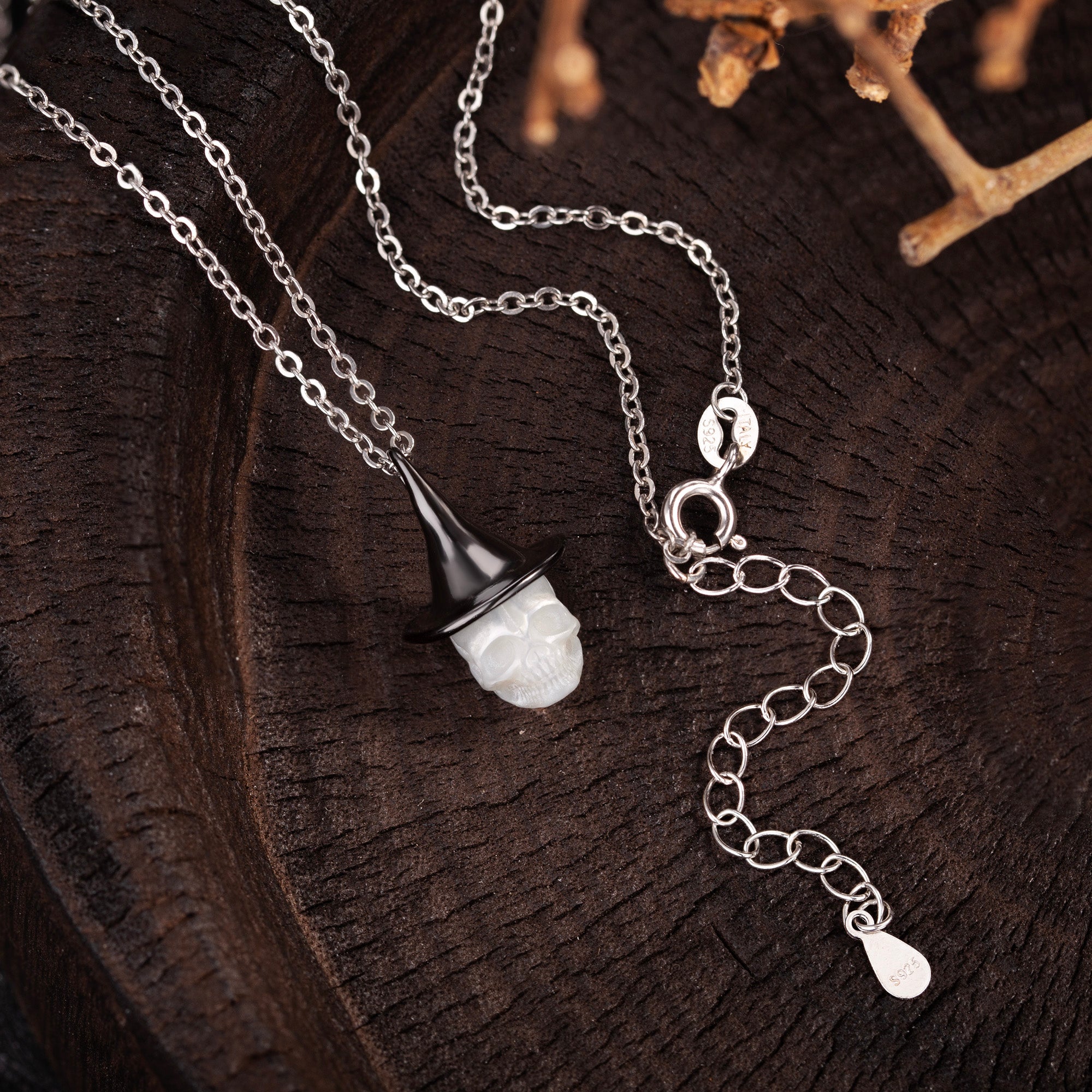 Cappello da stregone nero Collana per cranio perle intagliato