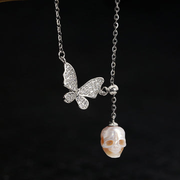 Collar de la cadena de Y de calavera de perlas de mariposa