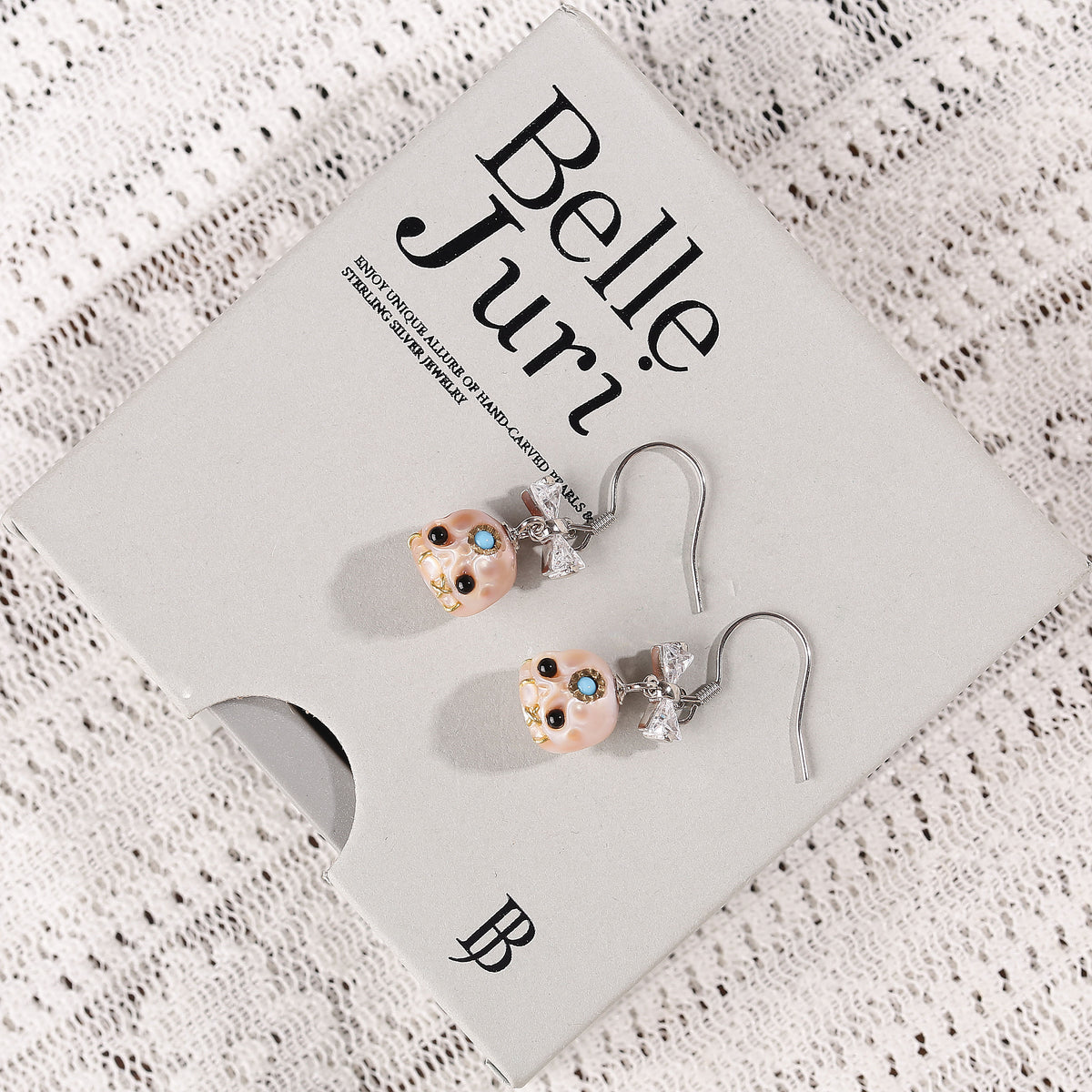 Boucles d'oreilles à crochet crâne de perle de nœud