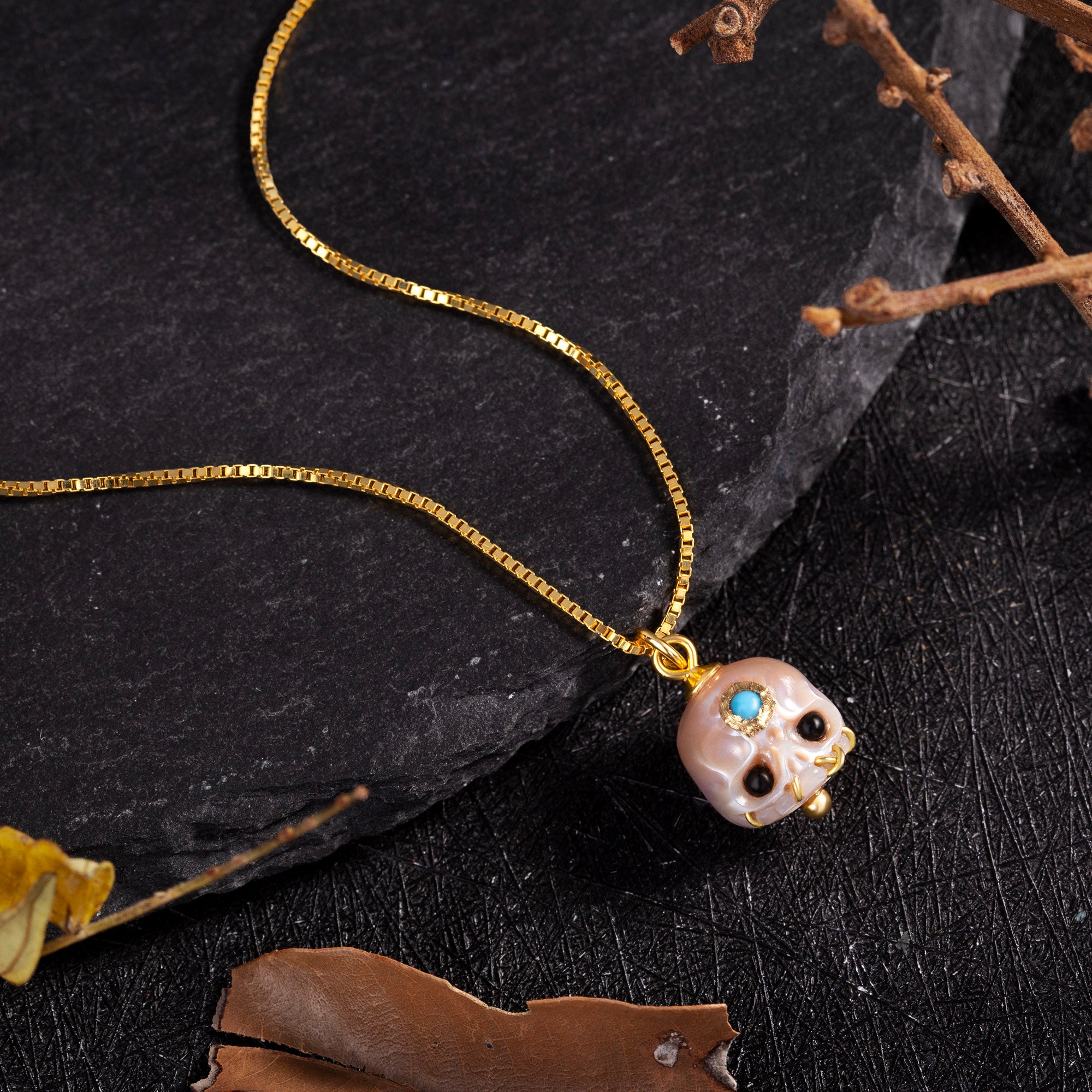 Cranio perle intagliato śmaśana collana perline con occhi neri