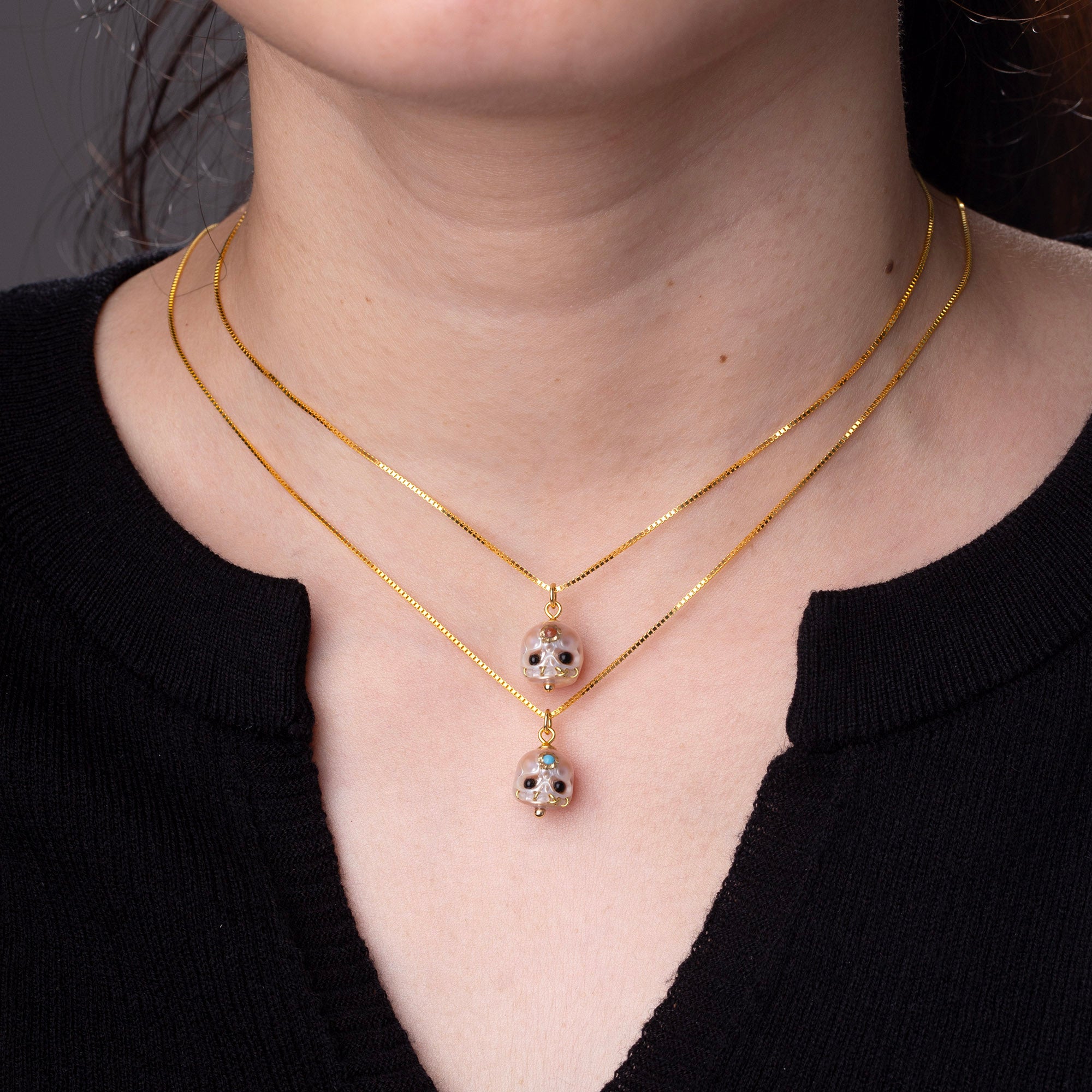 Carved Pearl Skull Śmaśana Bead Necklace With Black Eyes