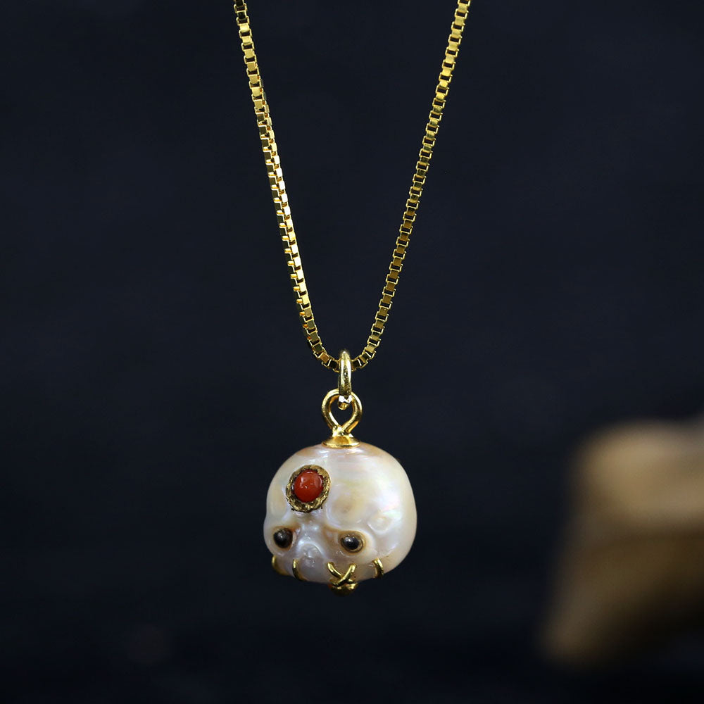 Carved Pearl Skull Śmaśana Bead Necklace With Black Eyes