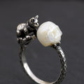 Anello di teschio perle di gatto celeste