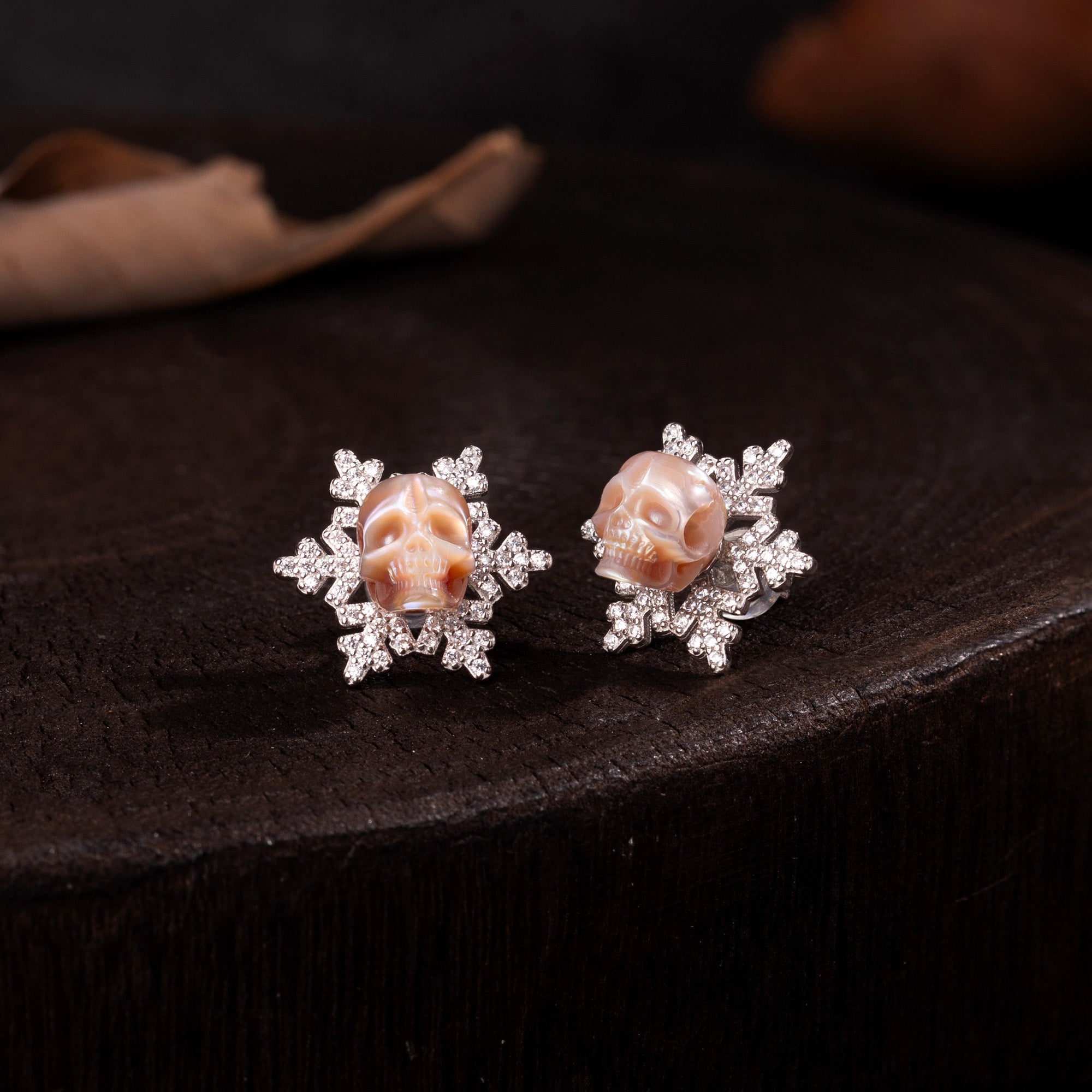 Kerstsneeuwvlok Zirkon Pearl Skull Stud -oorbellen