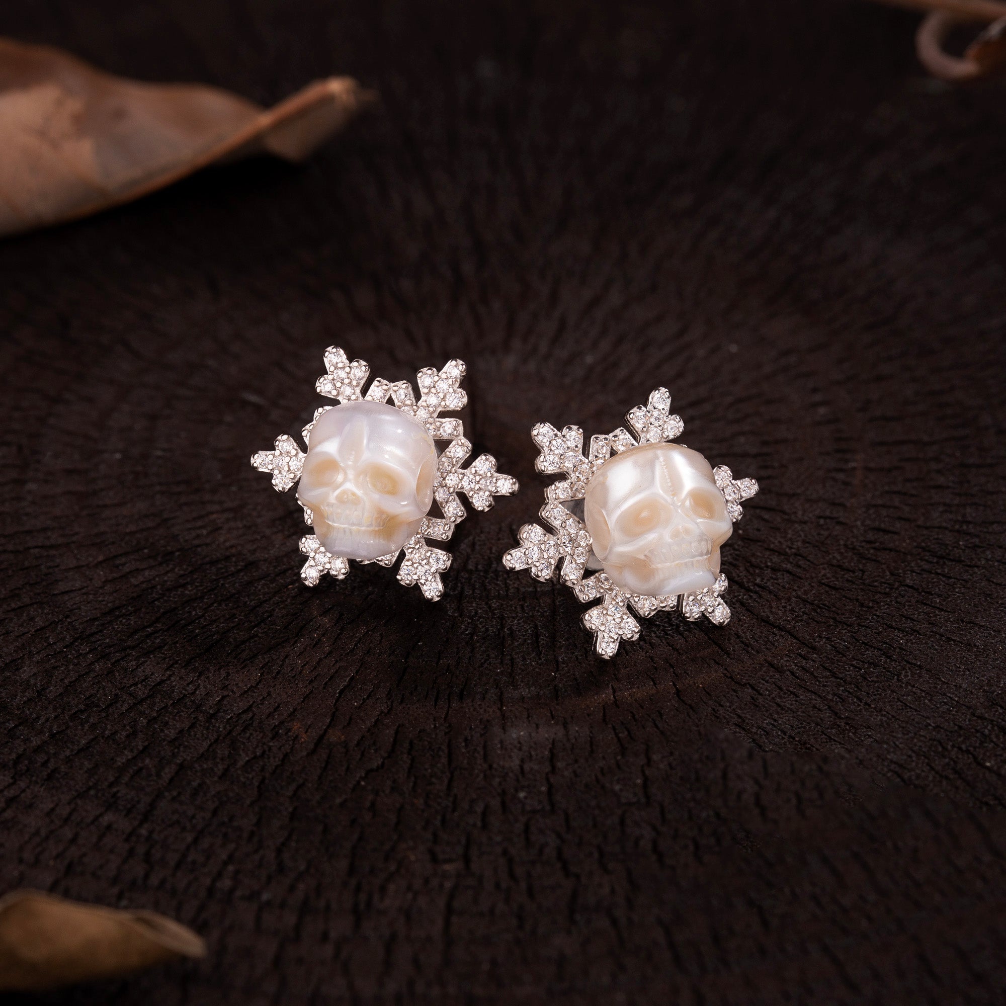 Kerstsneeuwvlok Zirkon Pearl Skull Stud -oorbellen