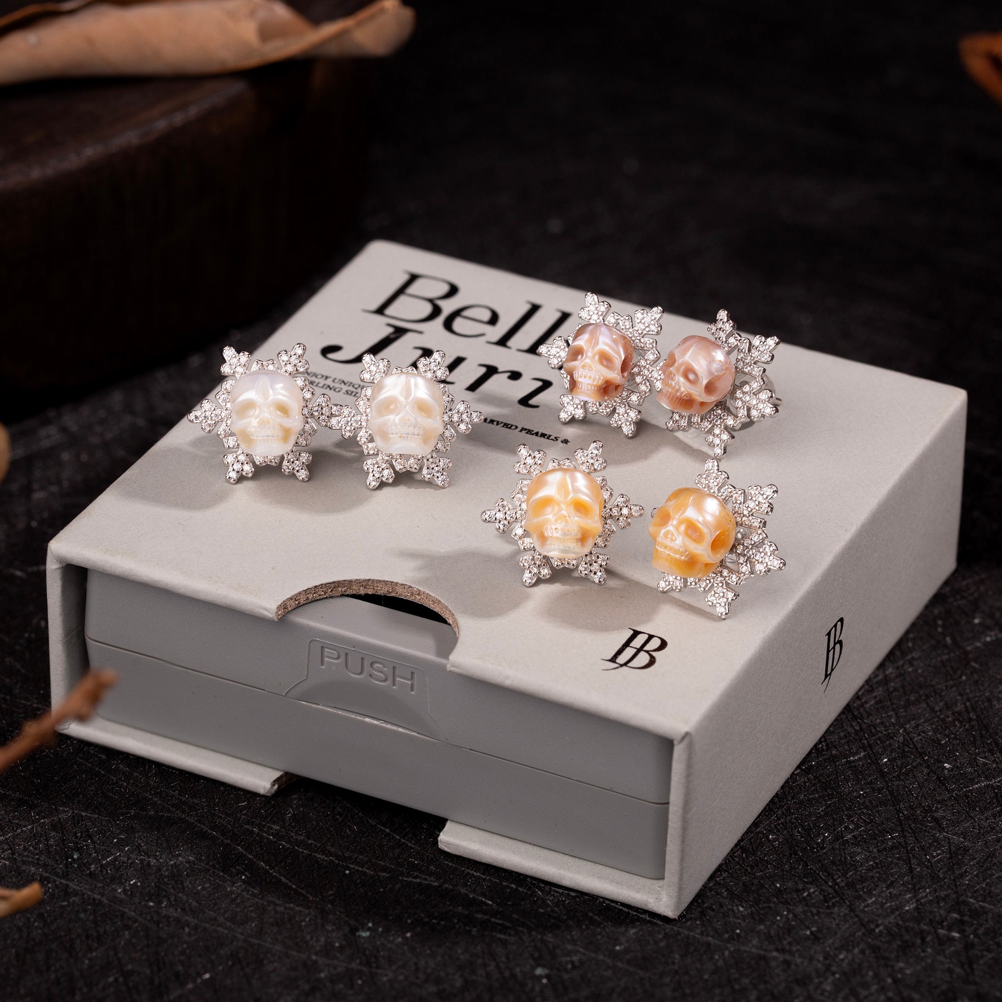 Kerstsneeuwvlok Zirkon Pearl Skull Stud -oorbellen
