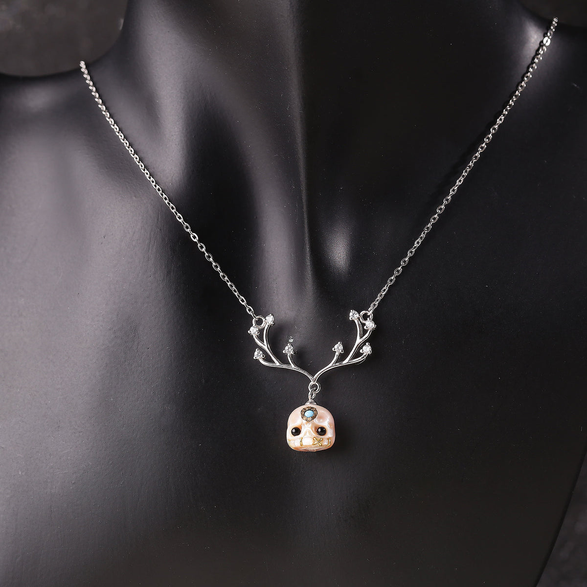 Christmas Reindeer Antler Carved Pearl Skull Śmaśana Necklace
