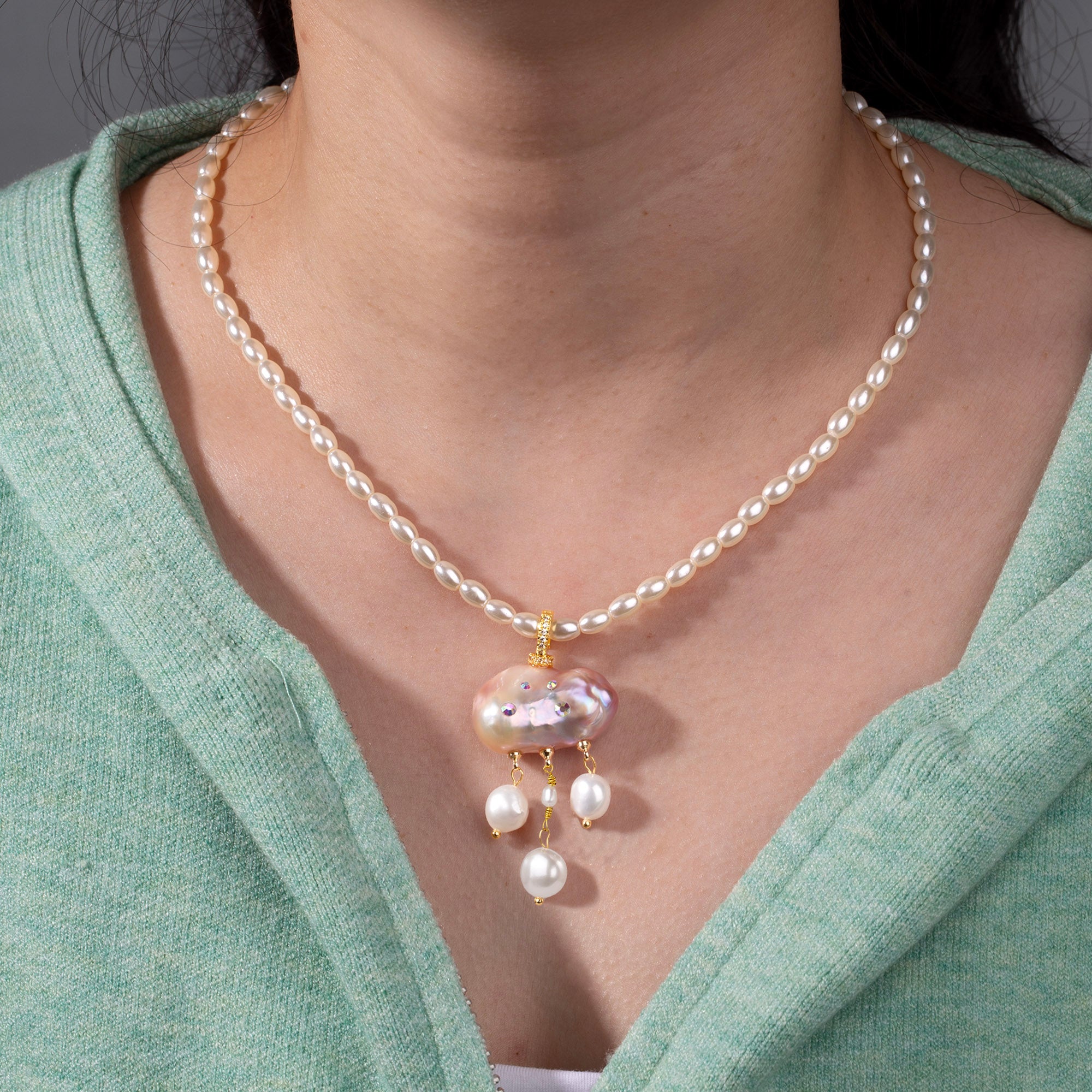 Collar de perla barroca inspirado en la nube