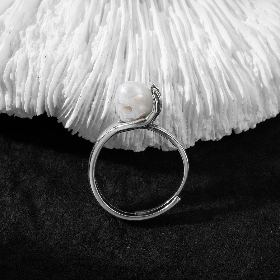 Belle Juri Cranium Pearl In Hand Ring