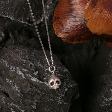 Calavera de perlas talladas Śmaśana Collar de cuentas de piedras preciosas