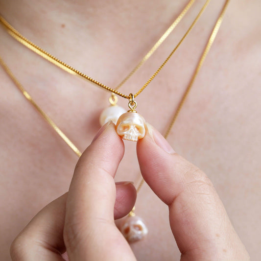 Dainty Simple Pearl Cranium Pendant Necklace