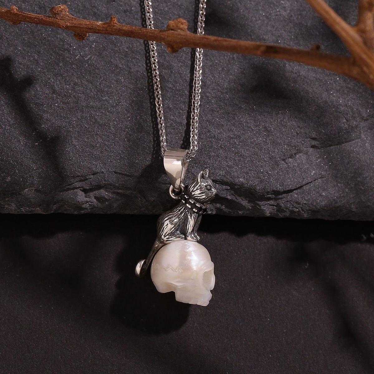 Distressed Celestial Cat Cranium Pearl Necklace-White