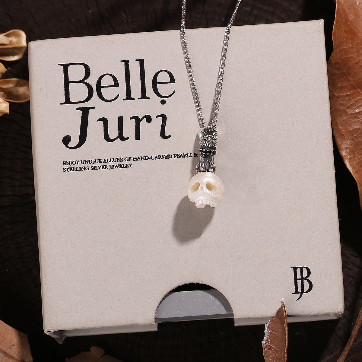 Distressed Celestial Cat Cranium Pearl Necklace-White