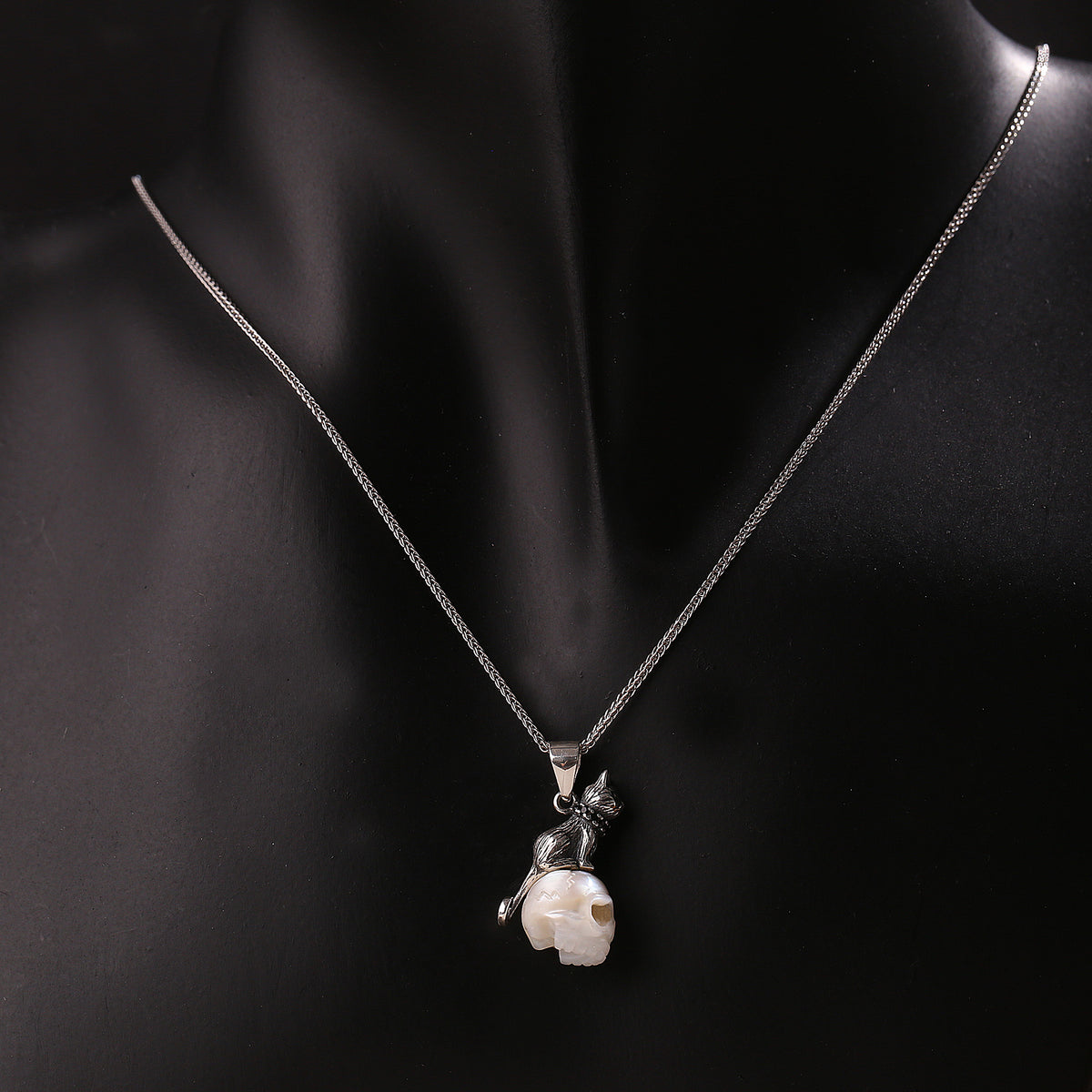 Distressed Celestial Cat Cranium Pearl Necklace-White